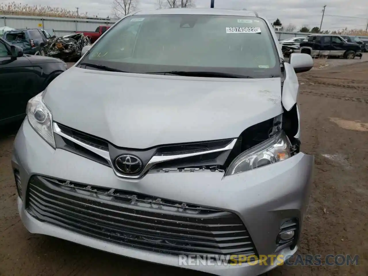 9 Photograph of a damaged car 5TDYZ3DC9KS984926 TOYOTA SIENNA 2019