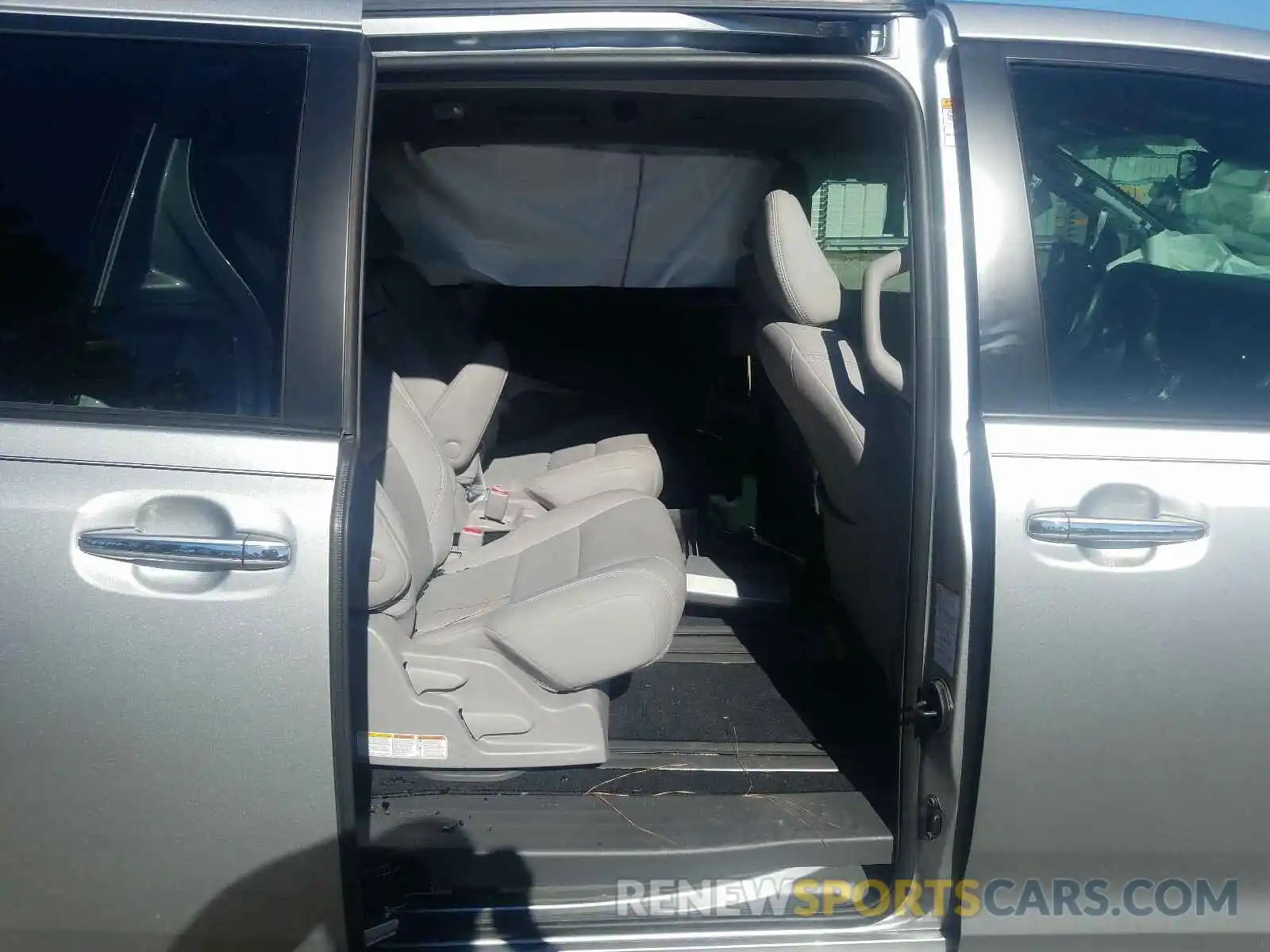 6 Photograph of a damaged car 5TDYZ3DC9KS996039 TOYOTA SIENNA 2019