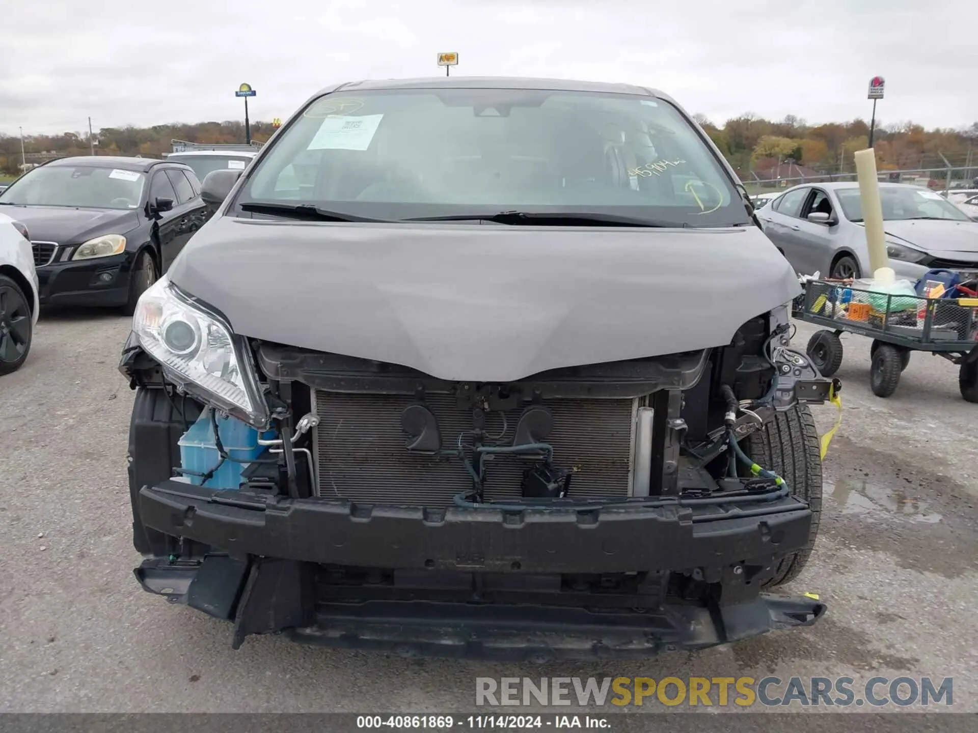 13 Photograph of a damaged car 5TDYZ3DCXKS008119 TOYOTA SIENNA 2019