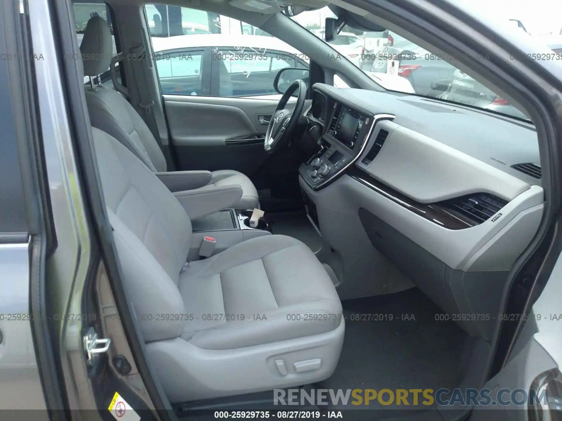 5 Photograph of a damaged car 5TDYZ3DCXKS013367 TOYOTA SIENNA 2019