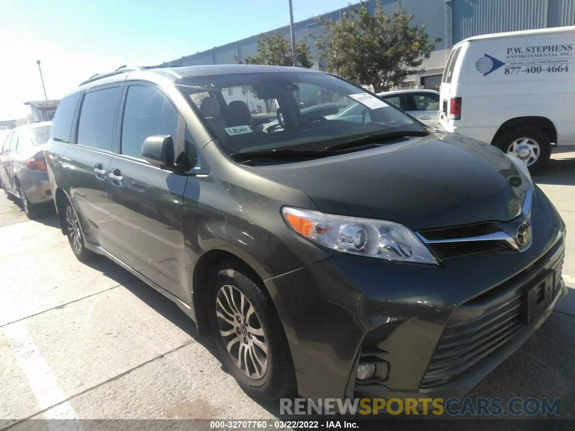 1 Photograph of a damaged car 5TDYZ3DCXKS018763 TOYOTA SIENNA 2019