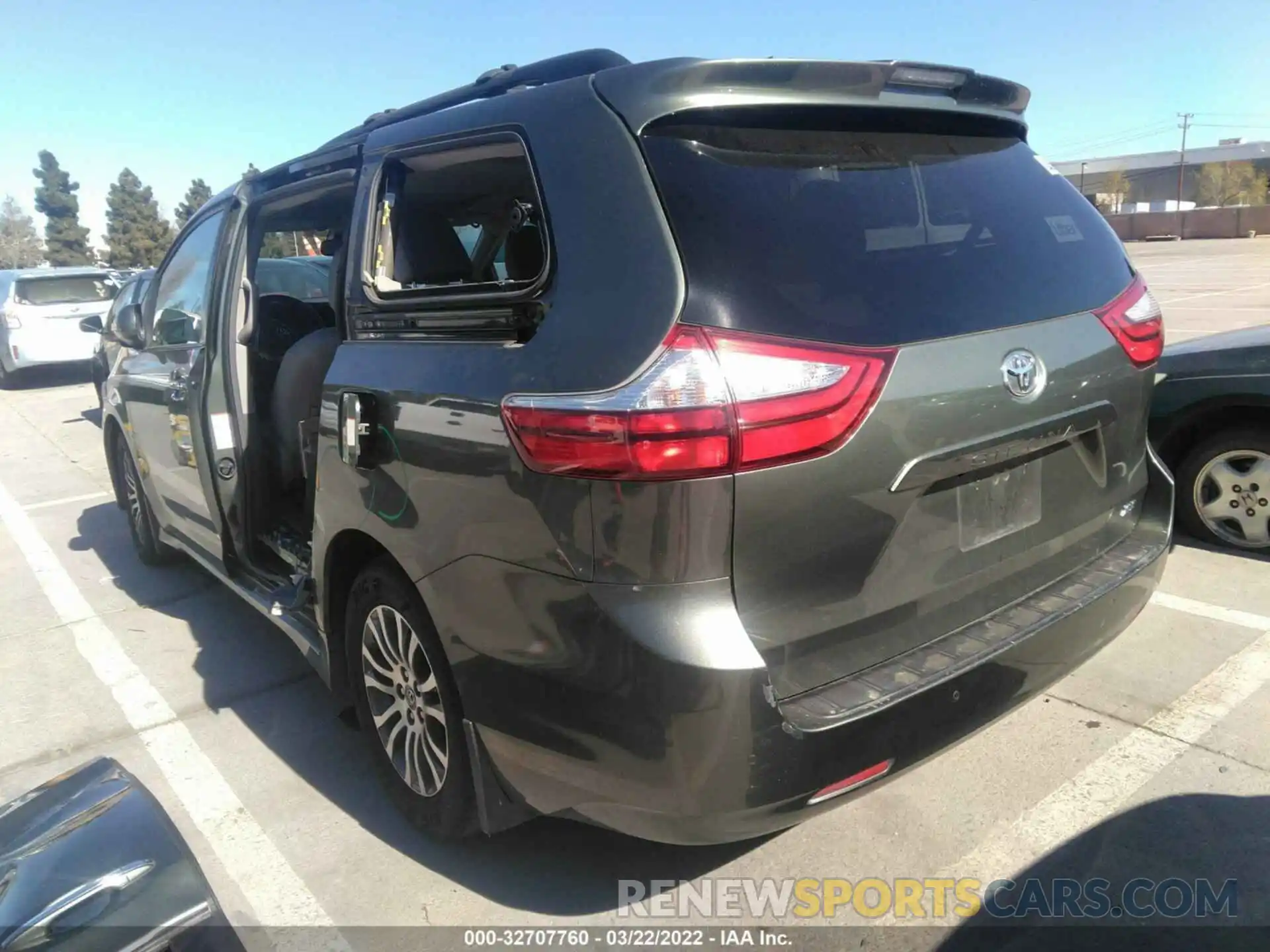 3 Photograph of a damaged car 5TDYZ3DCXKS018763 TOYOTA SIENNA 2019