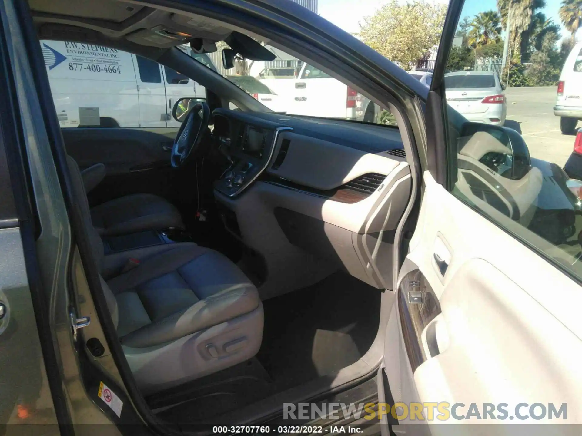 5 Photograph of a damaged car 5TDYZ3DCXKS018763 TOYOTA SIENNA 2019