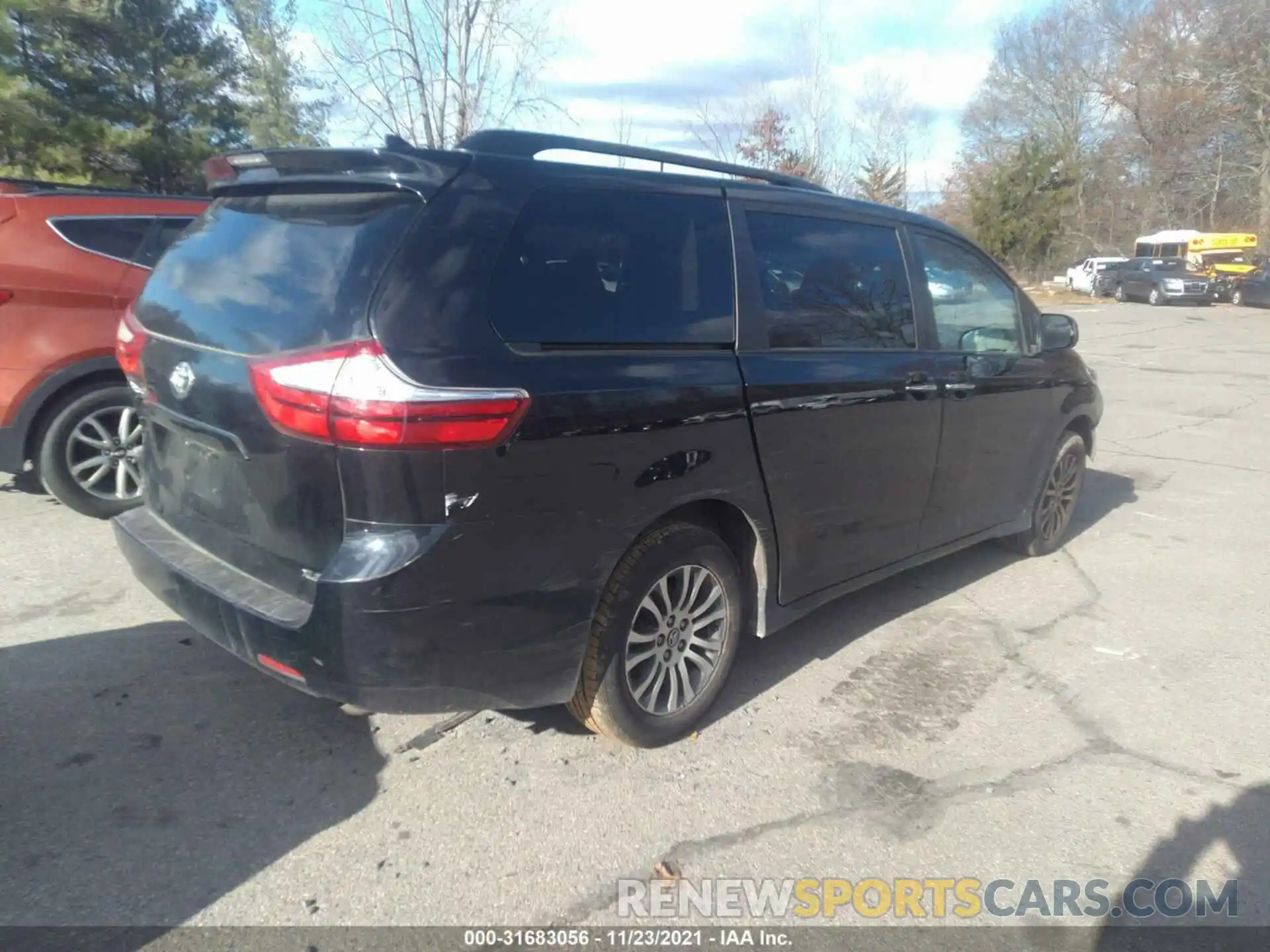 4 Photograph of a damaged car 5TDYZ3DCXKS020707 TOYOTA SIENNA 2019