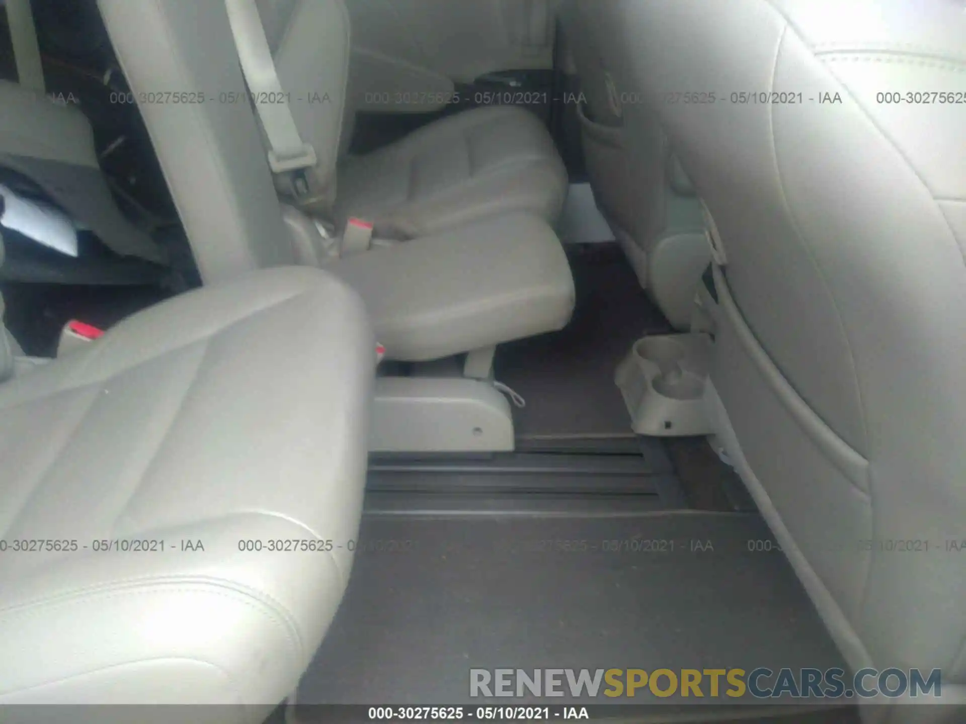 8 Photograph of a damaged car 5TDYZ3DCXKS967973 TOYOTA SIENNA 2019