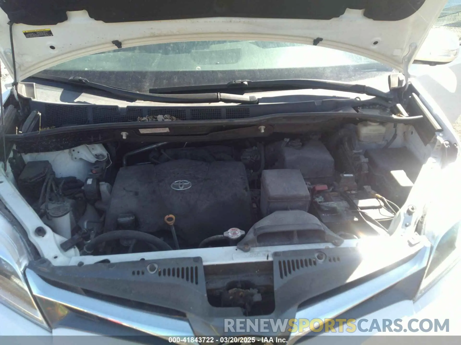 10 Photograph of a damaged car 5TDYZ3DCXKS980027 TOYOTA SIENNA 2019