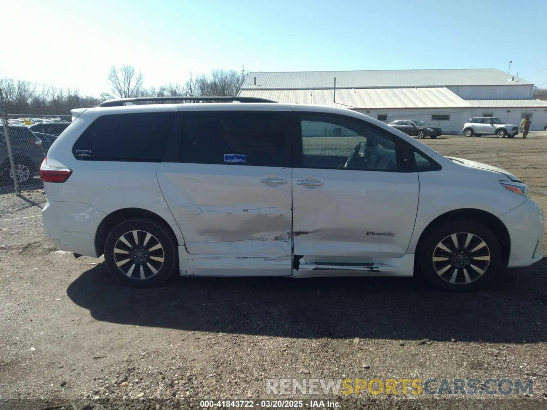 13 Photograph of a damaged car 5TDYZ3DCXKS980027 TOYOTA SIENNA 2019