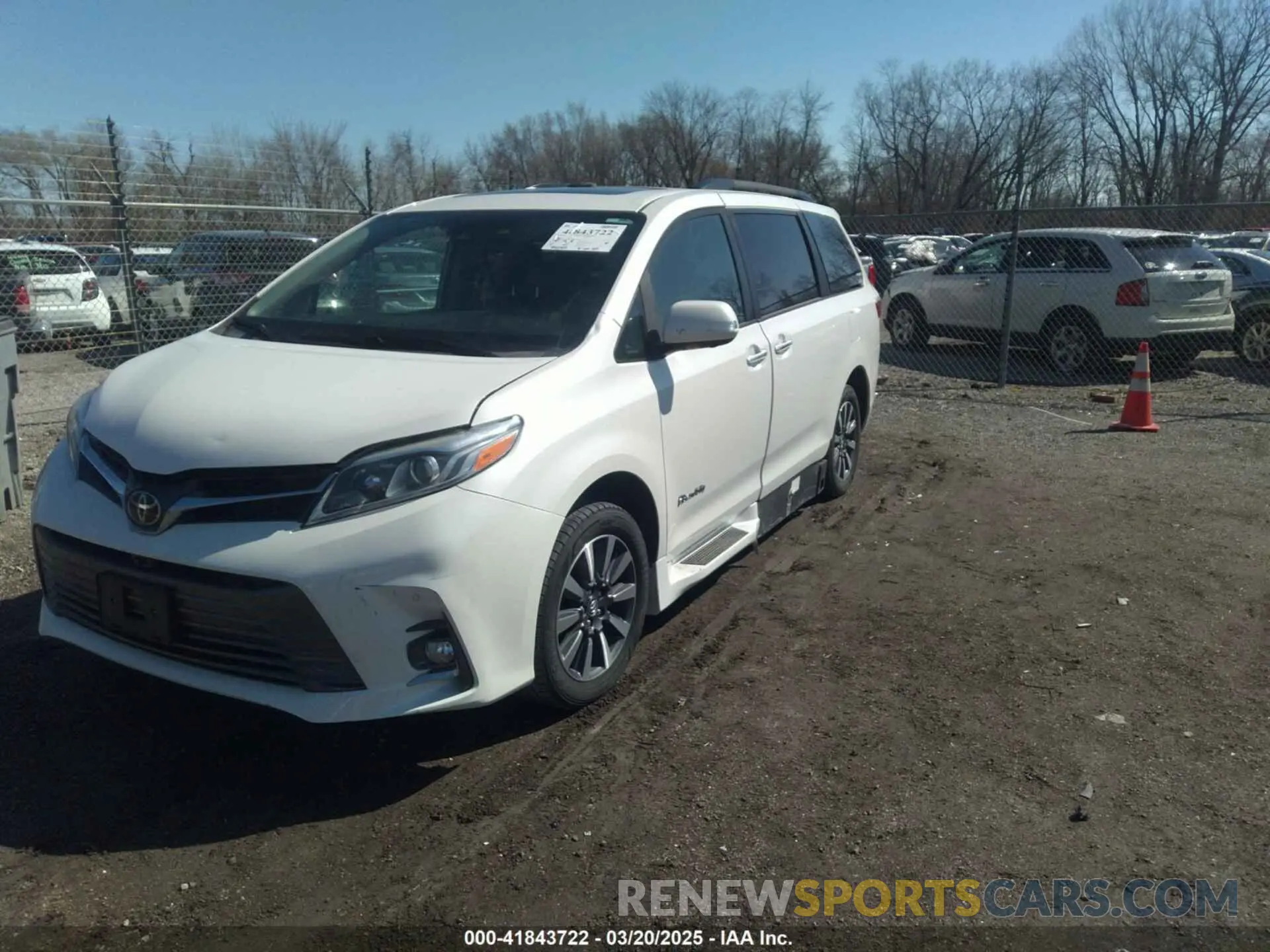2 Photograph of a damaged car 5TDYZ3DCXKS980027 TOYOTA SIENNA 2019