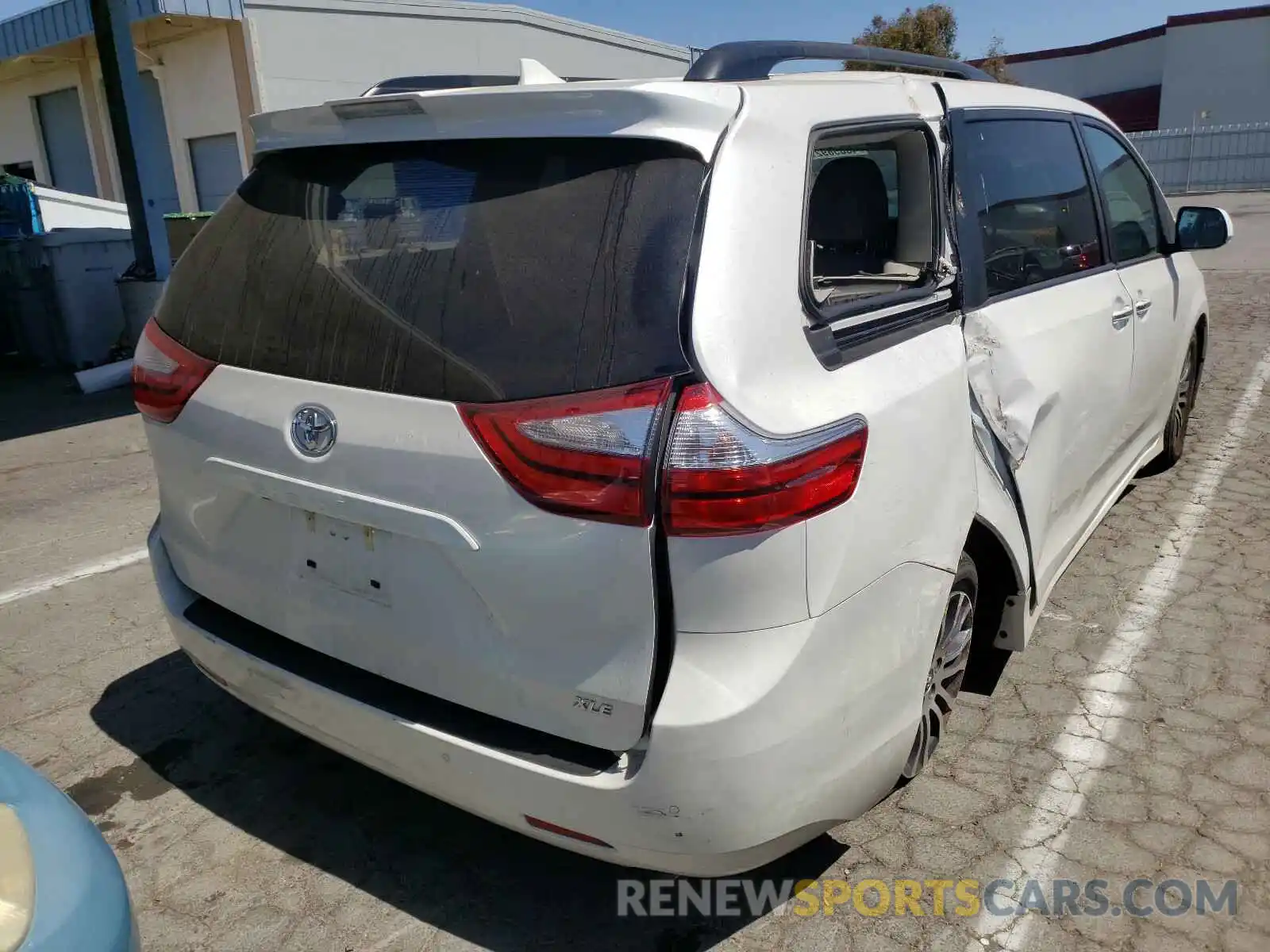 4 Photograph of a damaged car 5TDYZ3DCXKS981758 TOYOTA SIENNA 2019