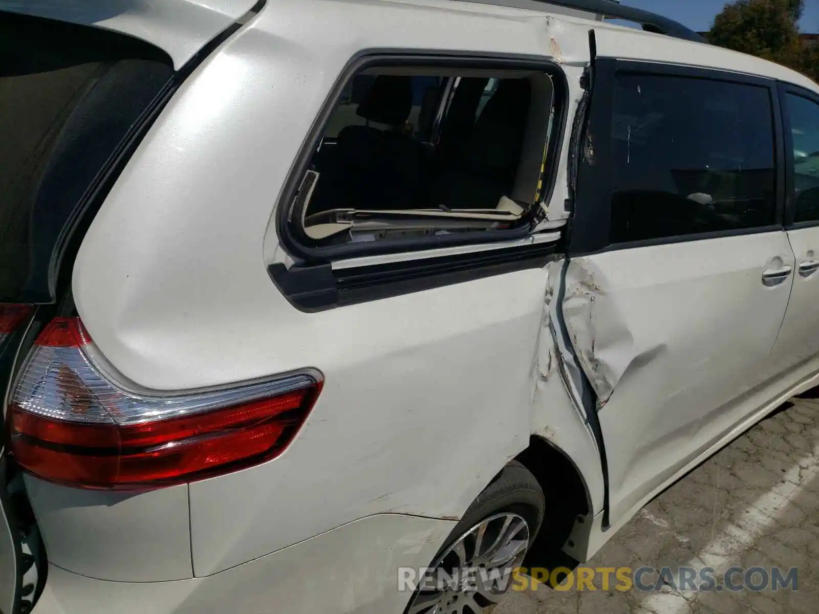 9 Photograph of a damaged car 5TDYZ3DCXKS981758 TOYOTA SIENNA 2019