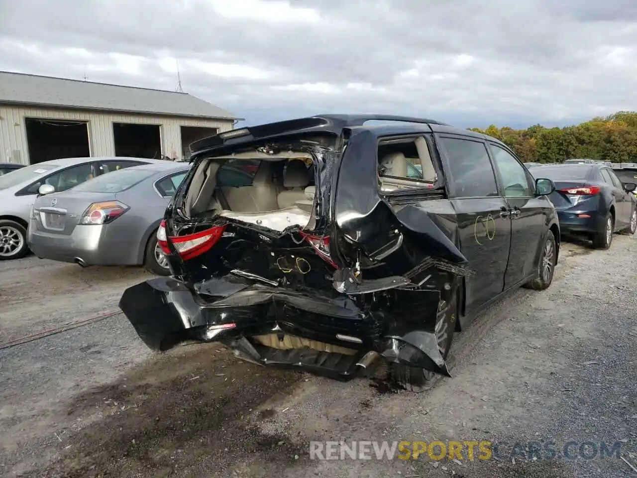 4 Photograph of a damaged car 5TDYZ3DCXKS986779 TOYOTA SIENNA 2019