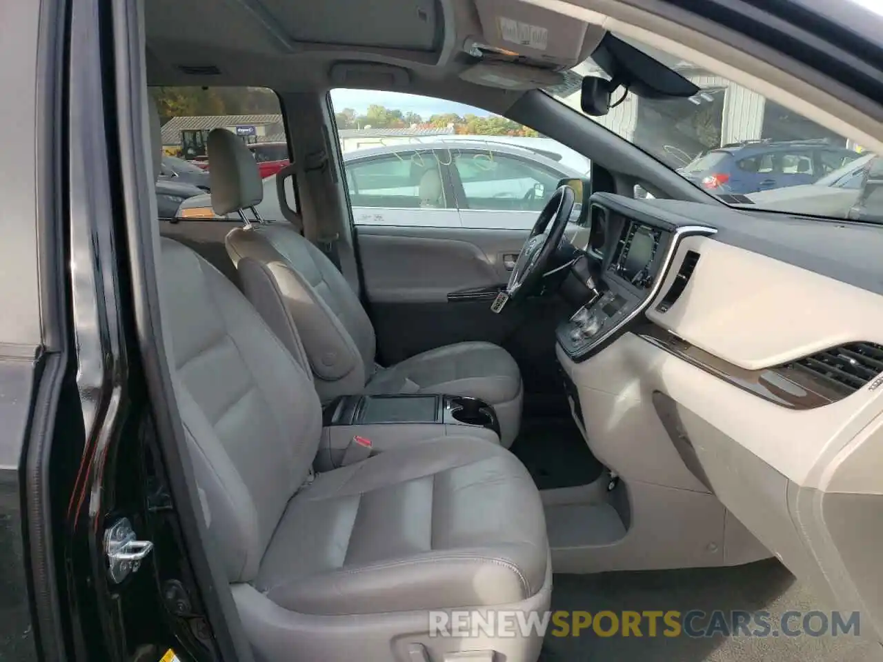 5 Photograph of a damaged car 5TDYZ3DCXKS986779 TOYOTA SIENNA 2019