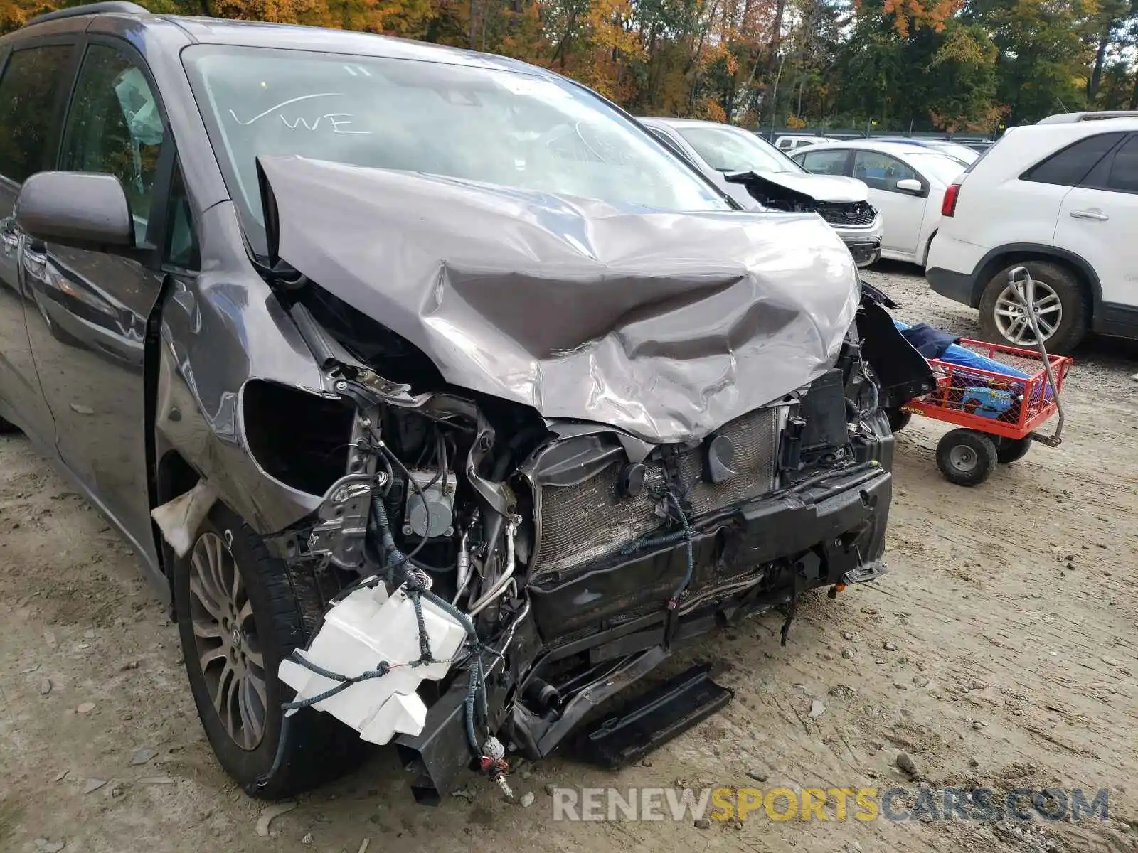 9 Photograph of a damaged car 5TDYZ3DCXKS989617 TOYOTA SIENNA 2019