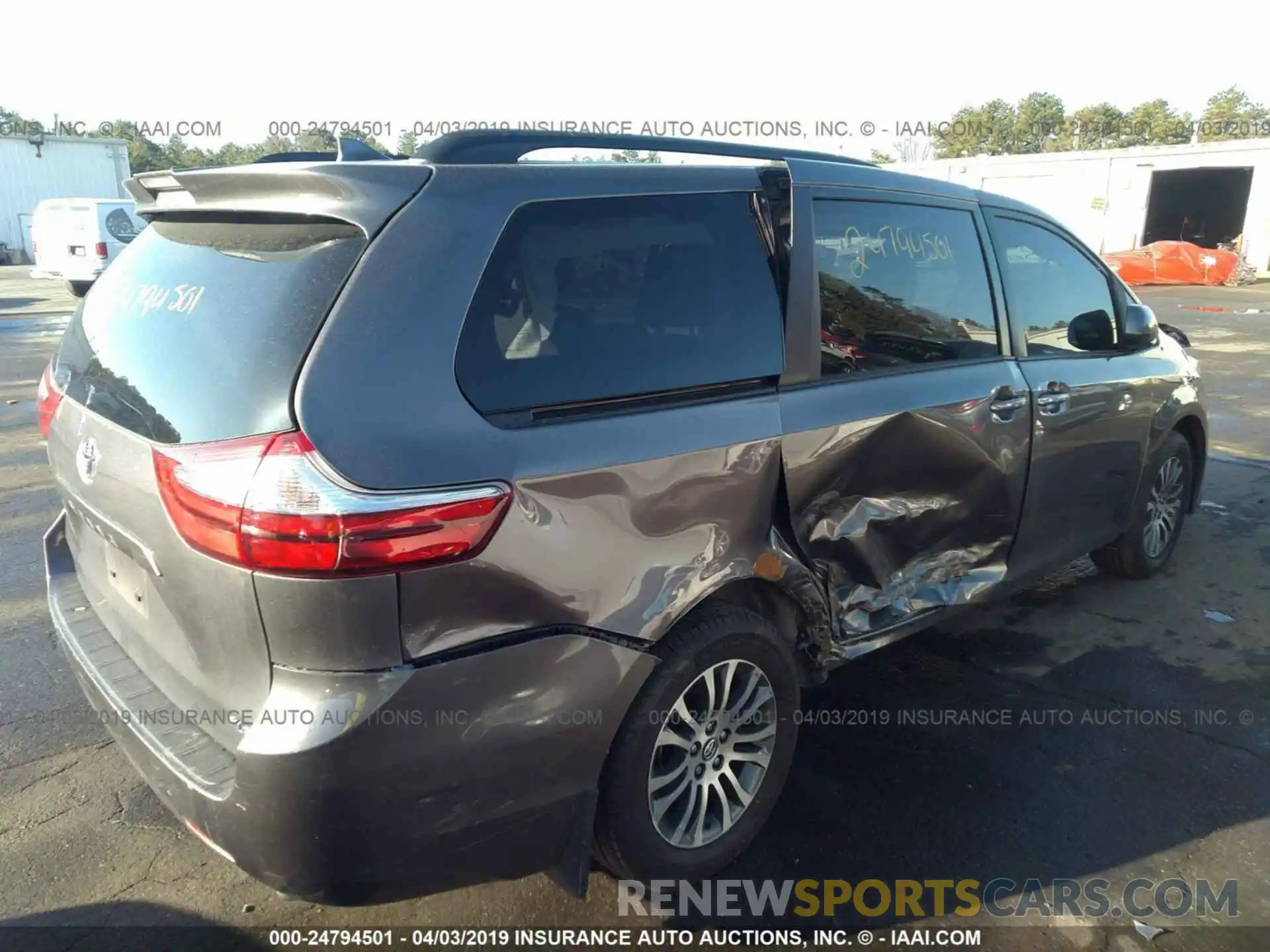 4 Photograph of a damaged car 5TDYZ3DCXKS990654 TOYOTA SIENNA 2019