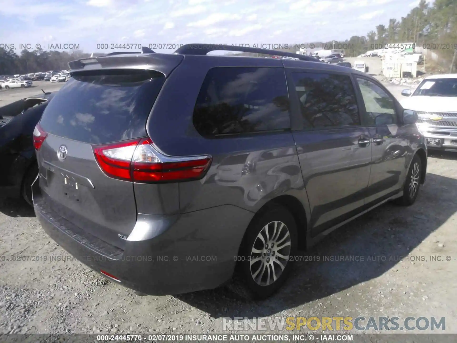 4 Photograph of a damaged car 5TDYZ3DCXKS996471 TOYOTA SIENNA 2019