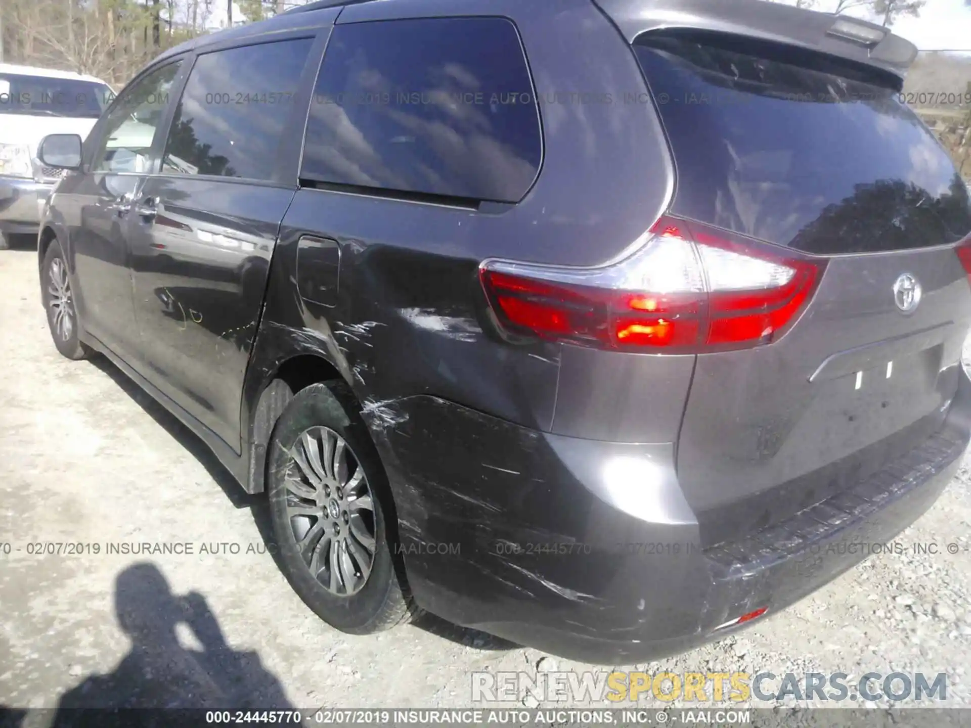 6 Photograph of a damaged car 5TDYZ3DCXKS996471 TOYOTA SIENNA 2019