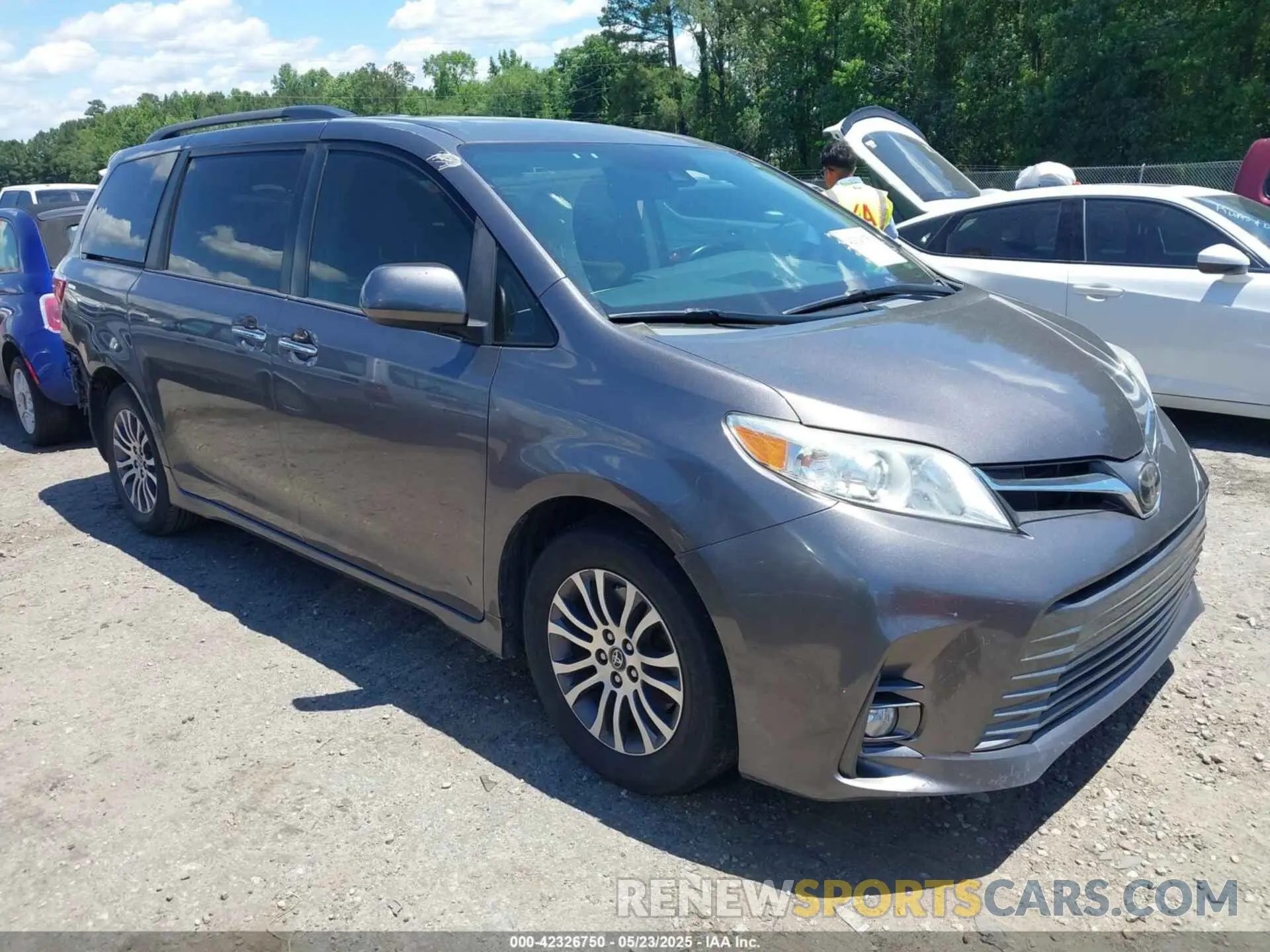 1 Photograph of a damaged car 5TDYZ3DCXKS996955 TOYOTA SIENNA 2019