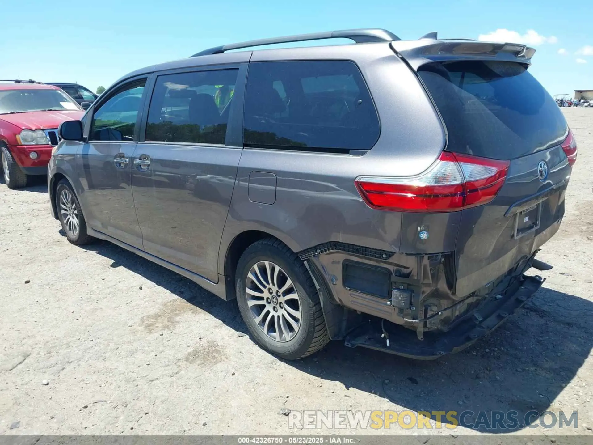 3 Photograph of a damaged car 5TDYZ3DCXKS996955 TOYOTA SIENNA 2019