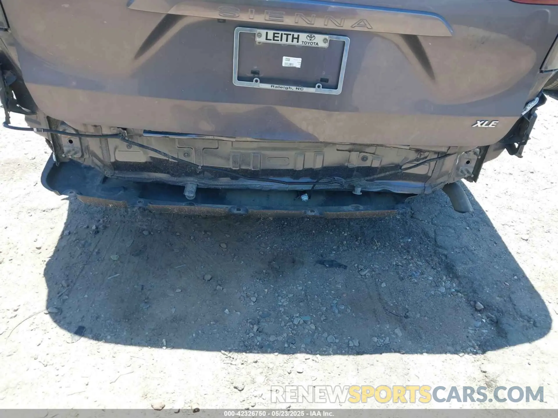 6 Photograph of a damaged car 5TDYZ3DCXKS996955 TOYOTA SIENNA 2019