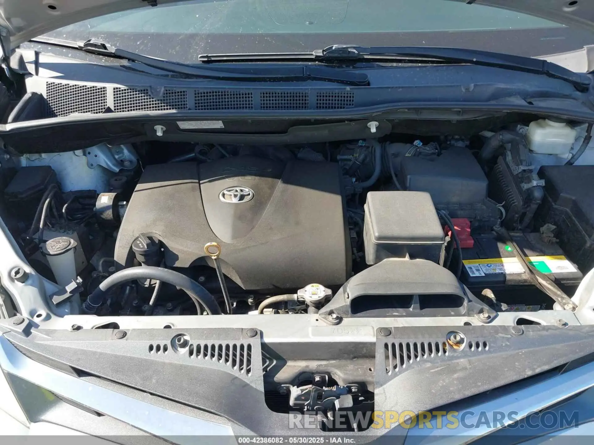 10 Photograph of a damaged car 5TDYZ3DCXKS998690 TOYOTA SIENNA 2019