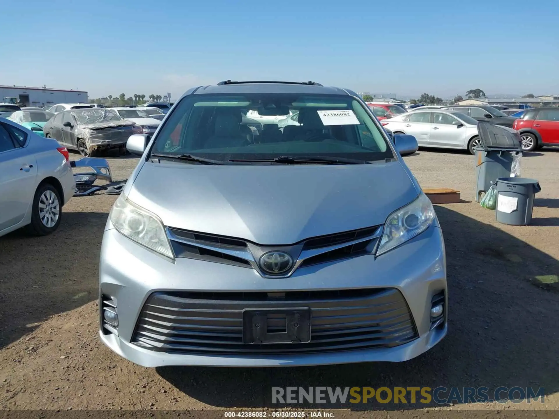 12 Photograph of a damaged car 5TDYZ3DCXKS998690 TOYOTA SIENNA 2019