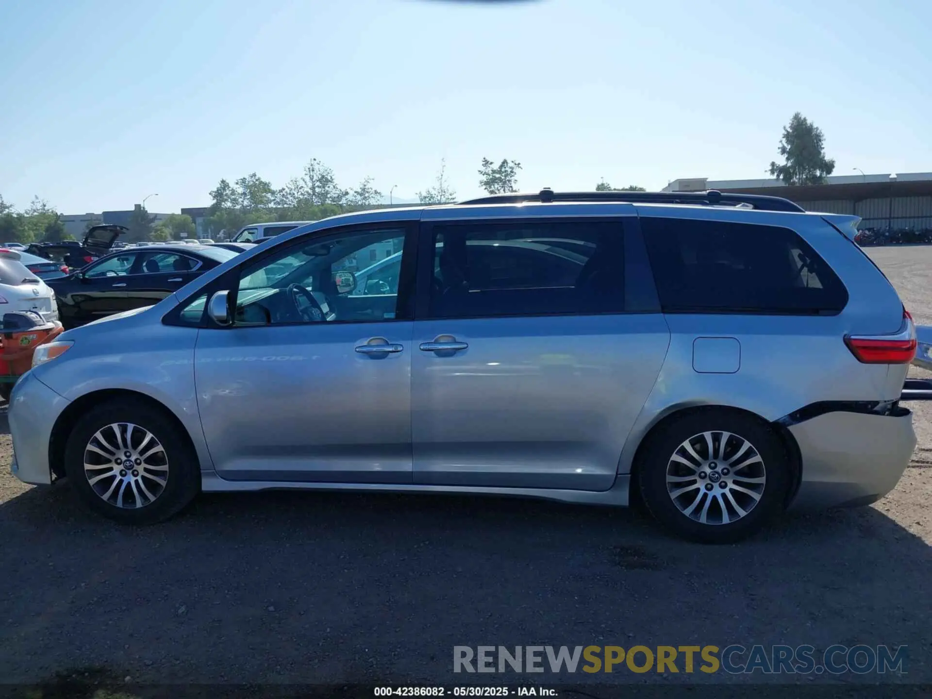 14 Photograph of a damaged car 5TDYZ3DCXKS998690 TOYOTA SIENNA 2019
