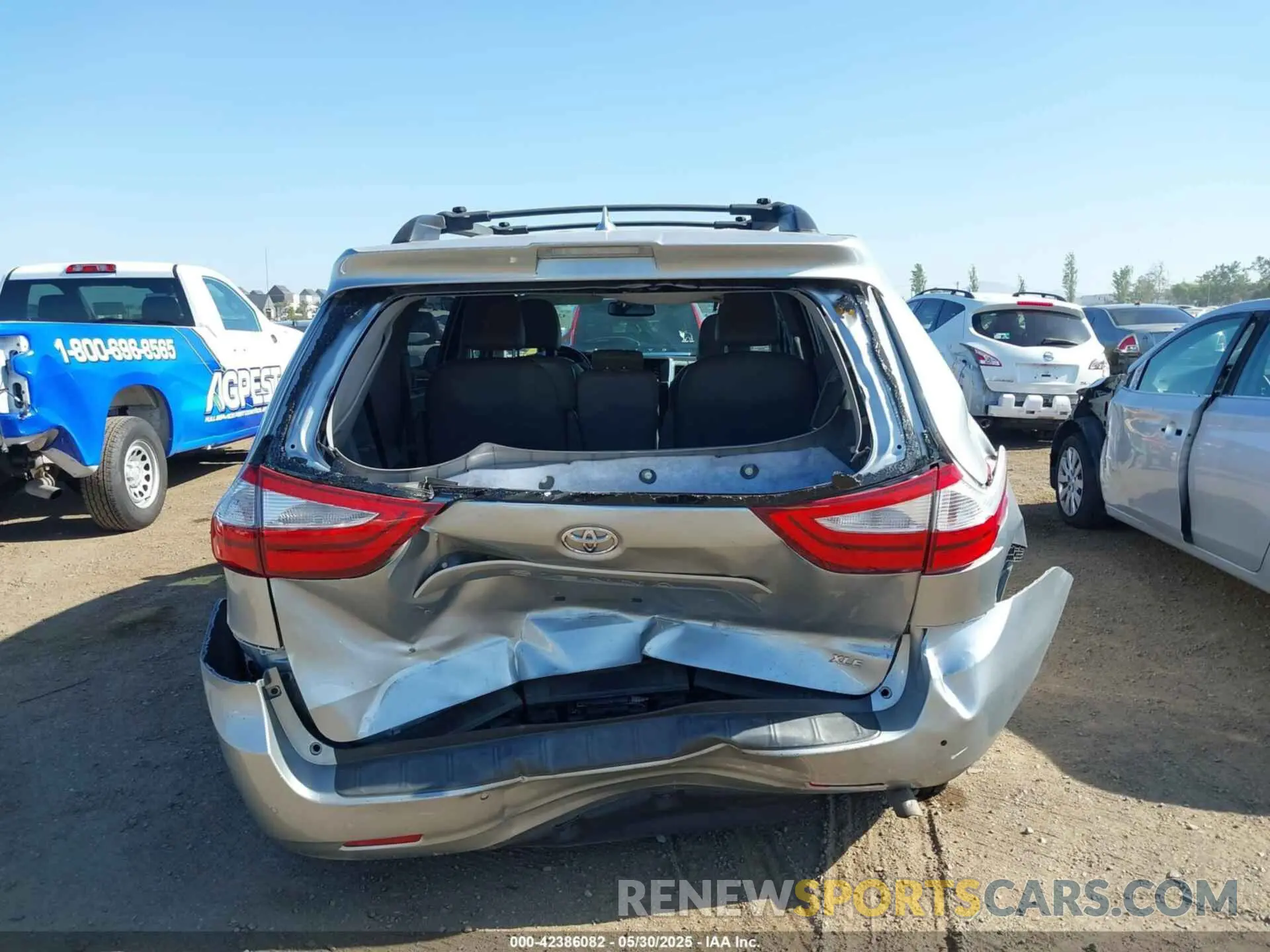 16 Photograph of a damaged car 5TDYZ3DCXKS998690 TOYOTA SIENNA 2019