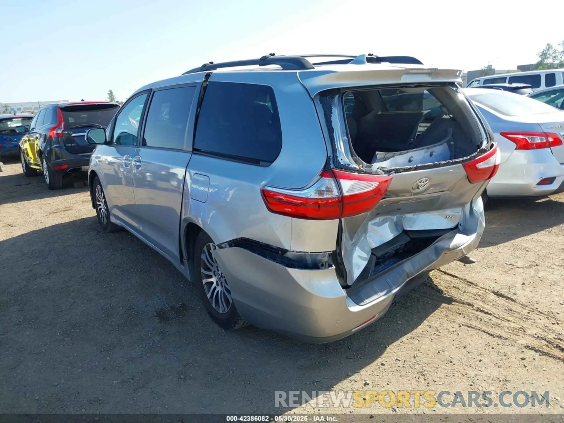 3 Photograph of a damaged car 5TDYZ3DCXKS998690 TOYOTA SIENNA 2019