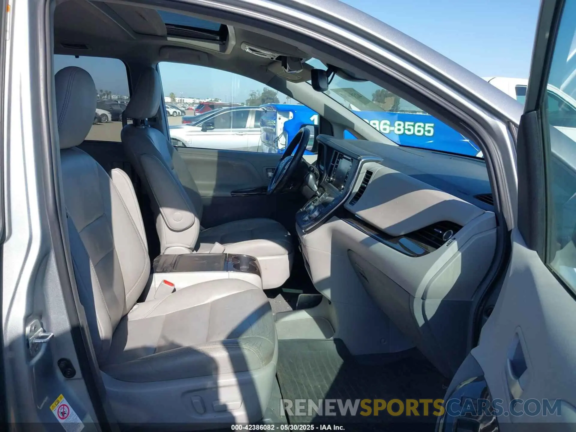 5 Photograph of a damaged car 5TDYZ3DCXKS998690 TOYOTA SIENNA 2019