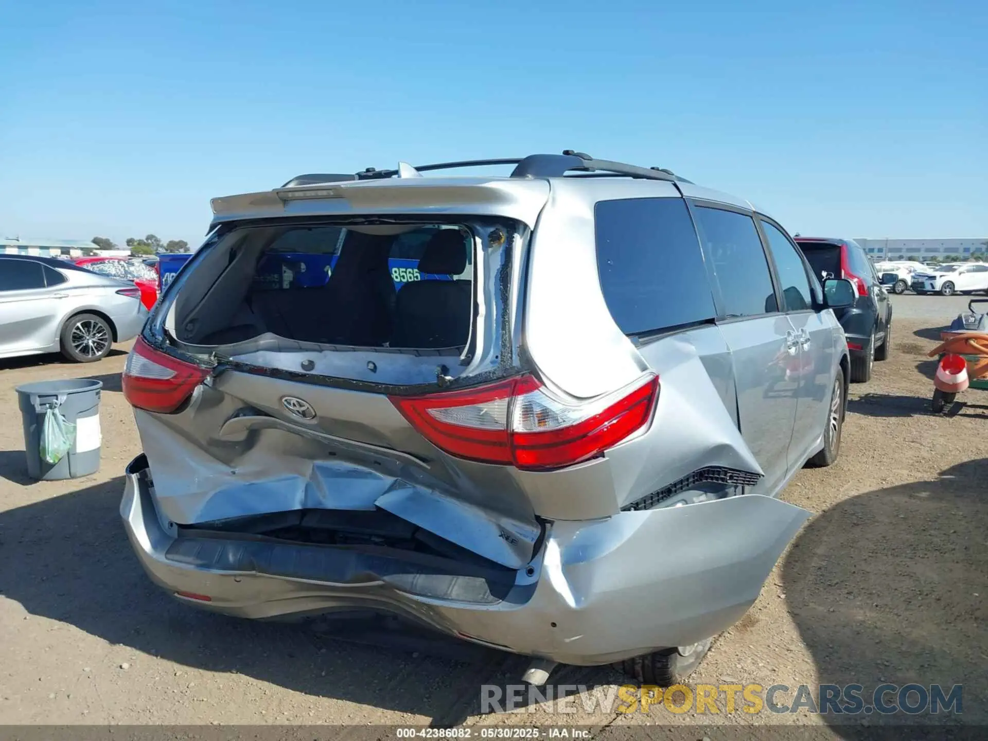 6 Photograph of a damaged car 5TDYZ3DCXKS998690 TOYOTA SIENNA 2019