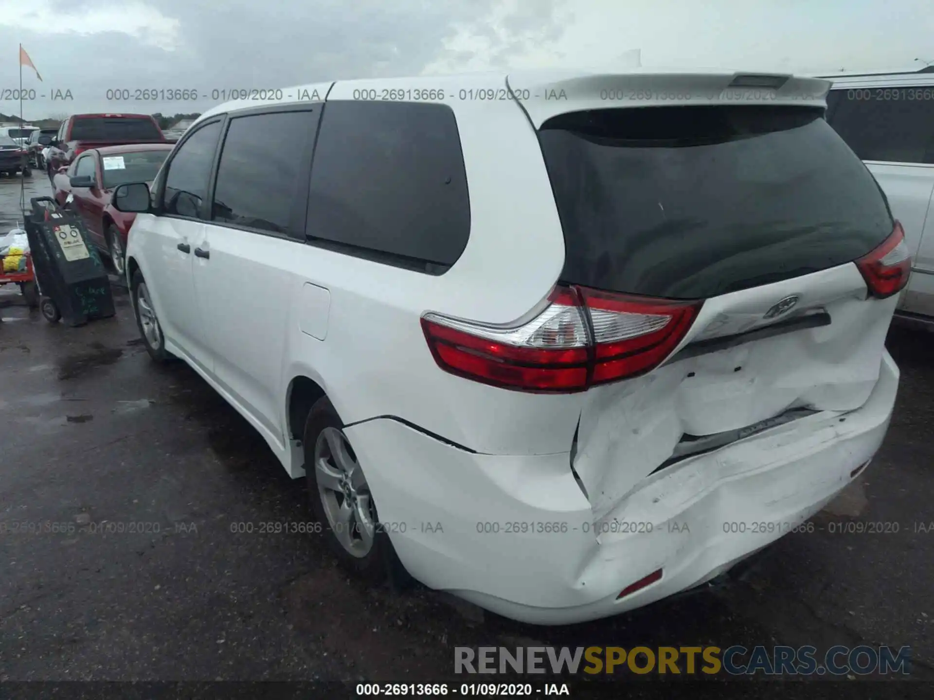 3 Photograph of a damaged car 5TDZZ3DC1KS984178 TOYOTA SIENNA 2019