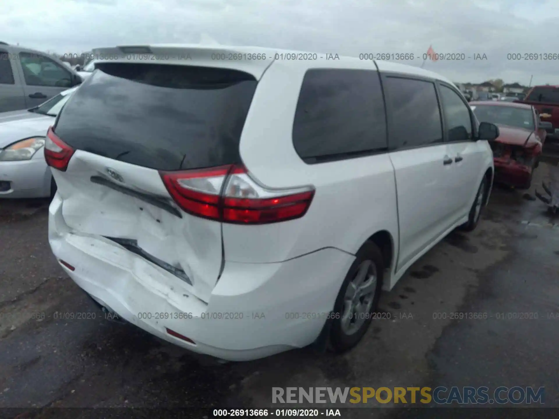 4 Photograph of a damaged car 5TDZZ3DC1KS984178 TOYOTA SIENNA 2019