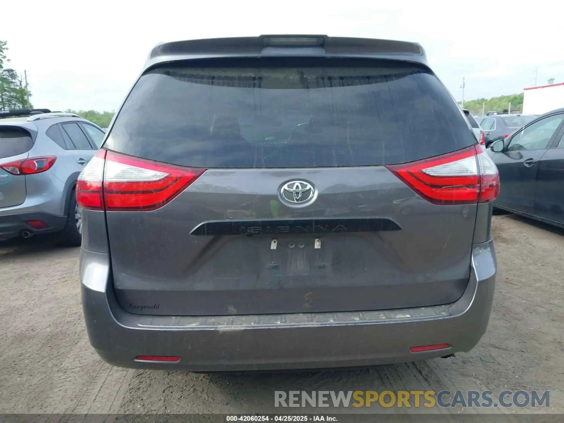 16 Photograph of a damaged car 5TDZZ3DC1KS991776 TOYOTA SIENNA 2019