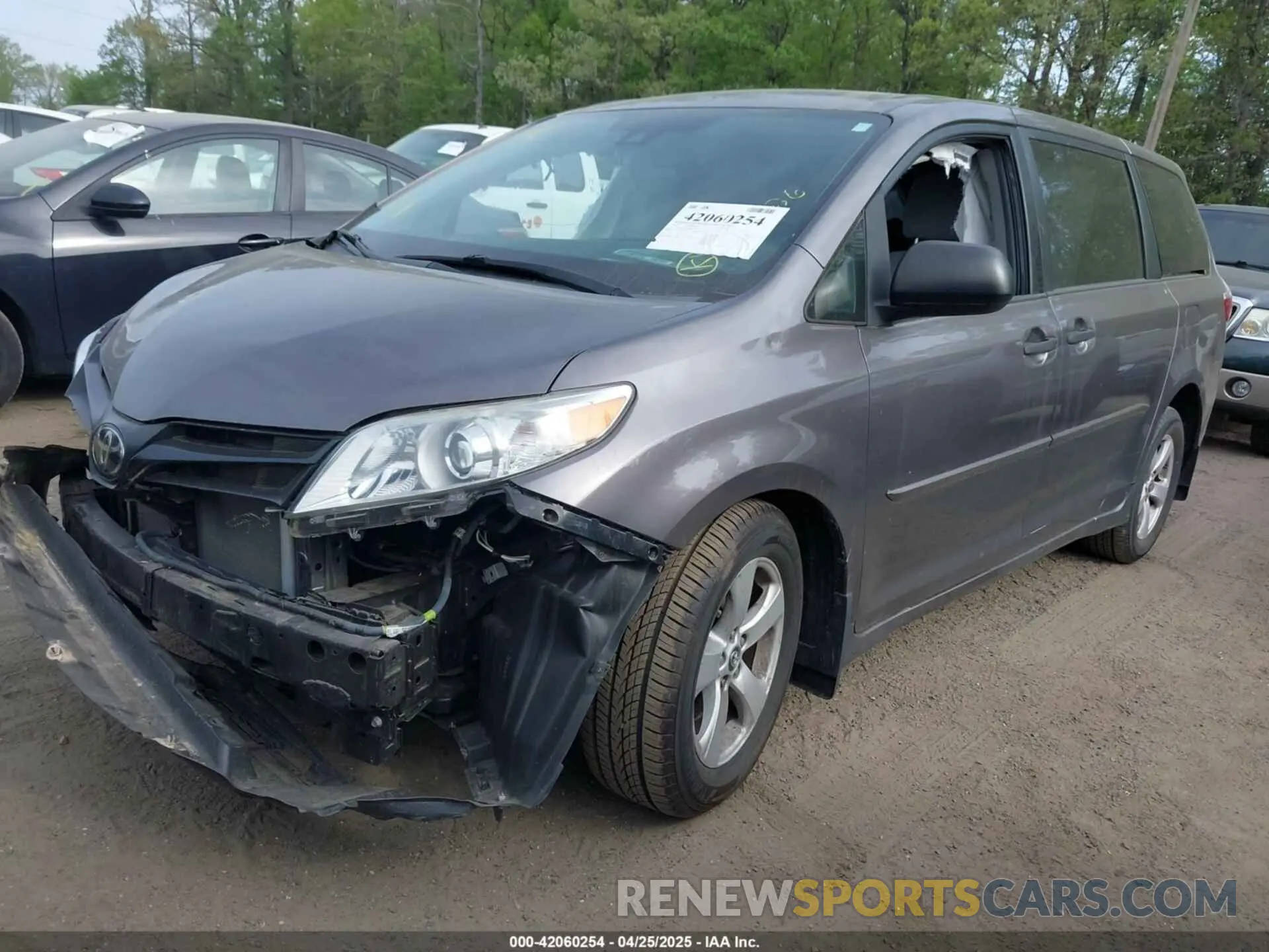 2 Photograph of a damaged car 5TDZZ3DC1KS991776 TOYOTA SIENNA 2019