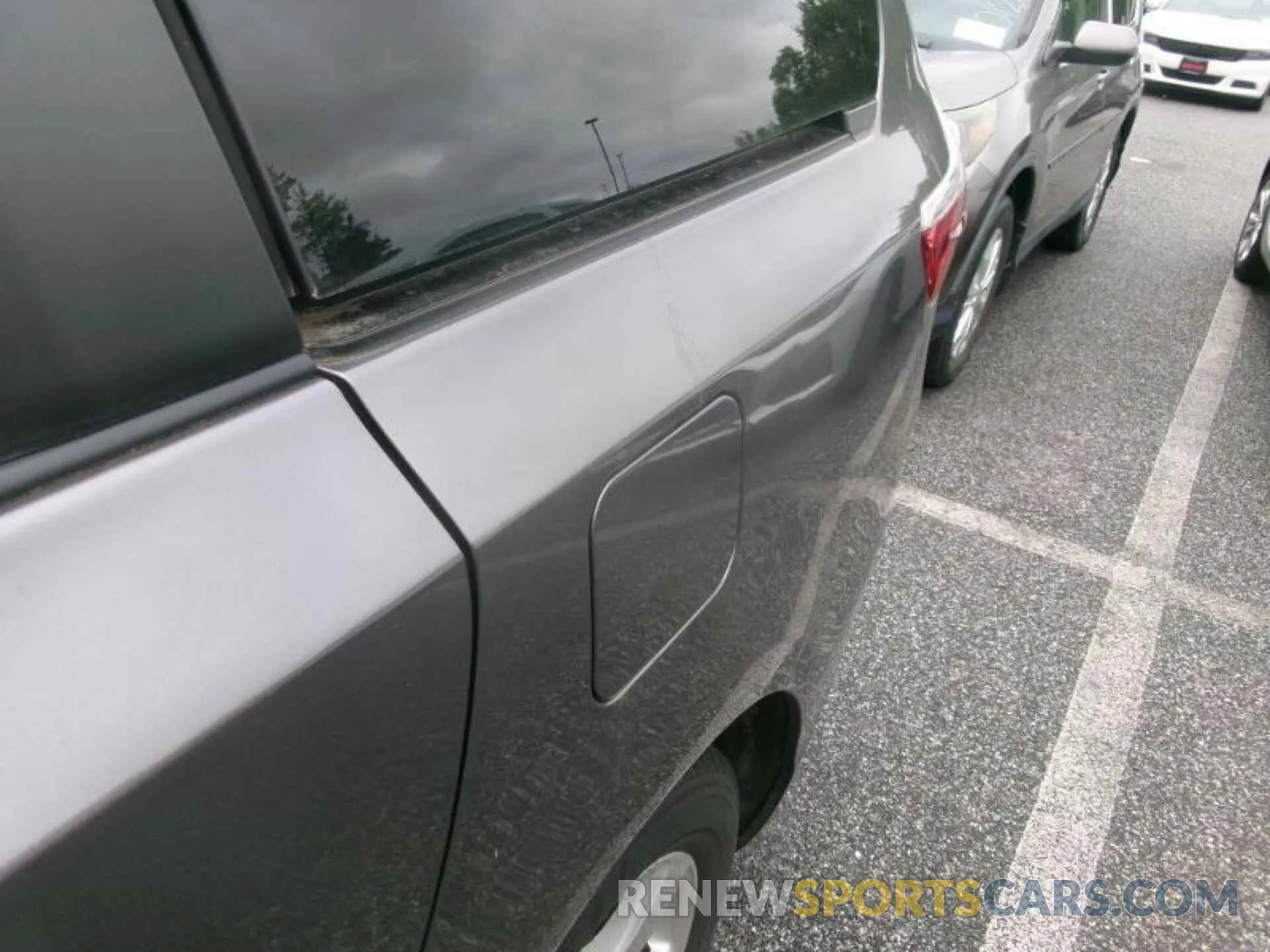 13 Photograph of a damaged car 5TDZZ3DC2KS002996 TOYOTA SIENNA 2019
