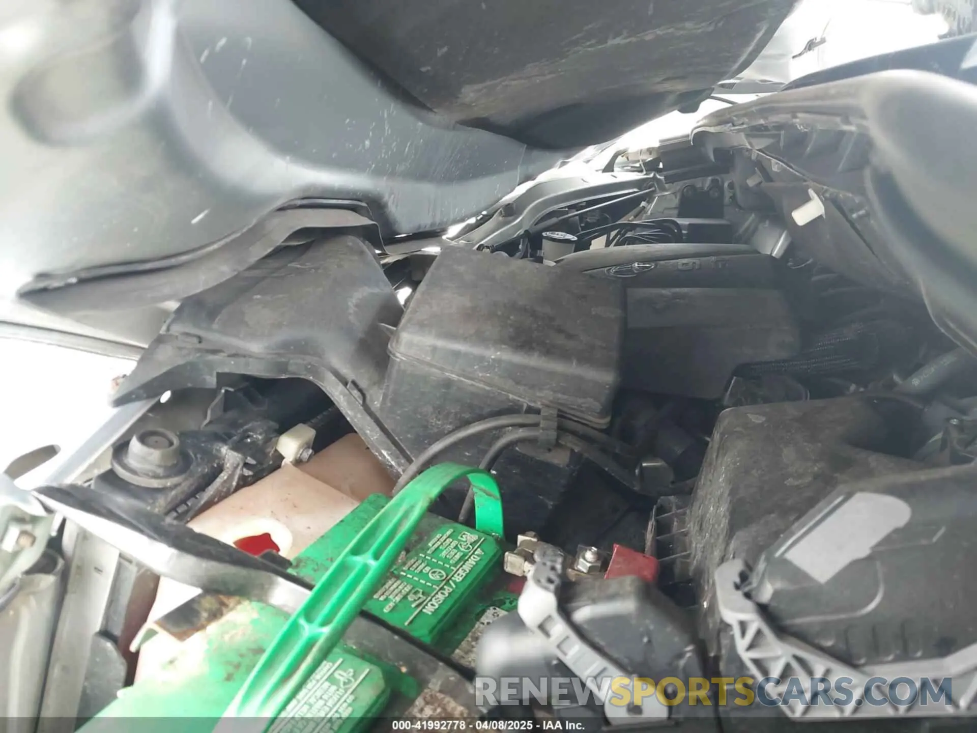 10 Photograph of a damaged car 5TDZZ3DC2KS005851 TOYOTA SIENNA 2019
