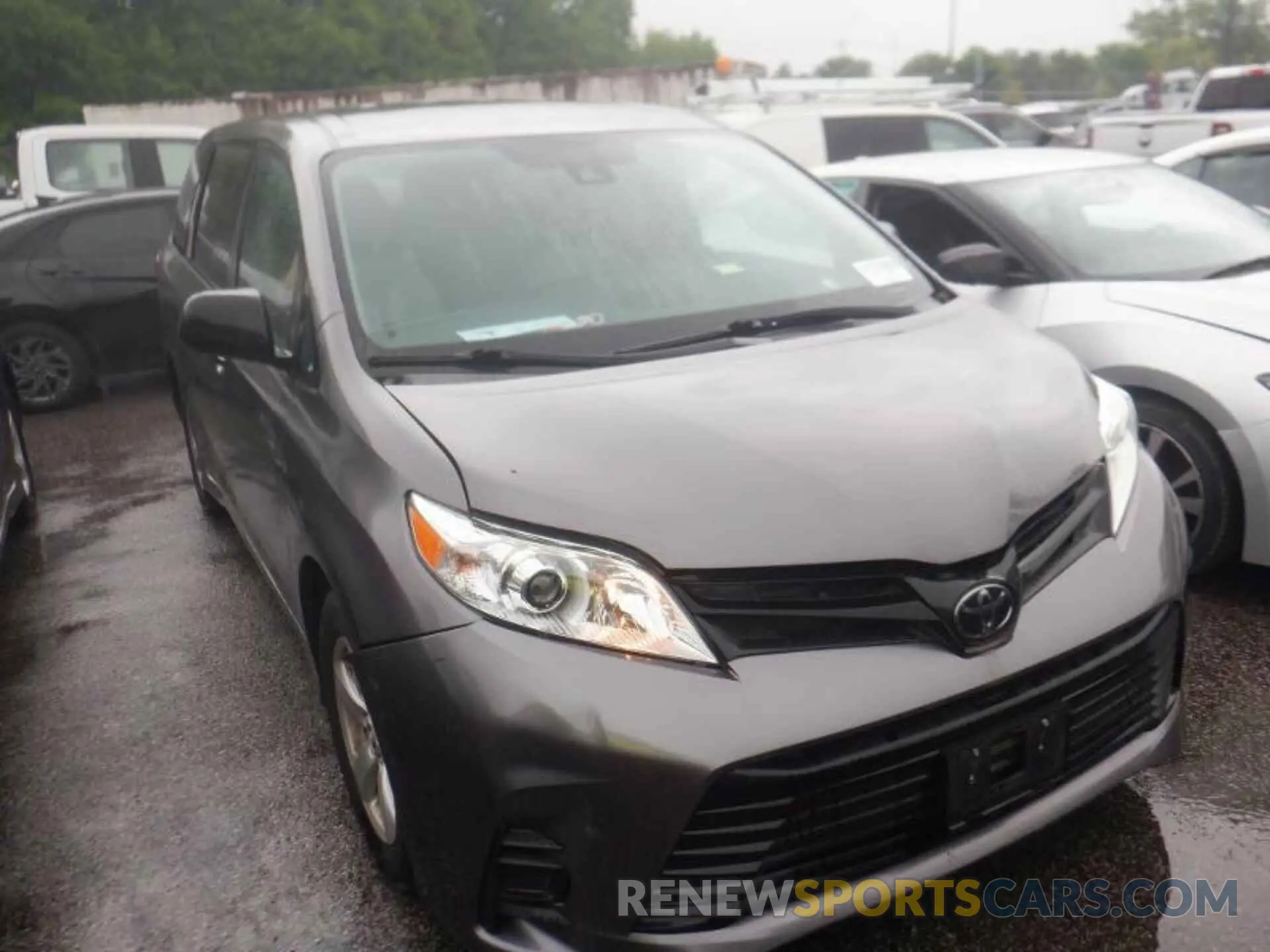 1 Photograph of a damaged car 5TDZZ3DC2KS008944 TOYOTA SIENNA 2019