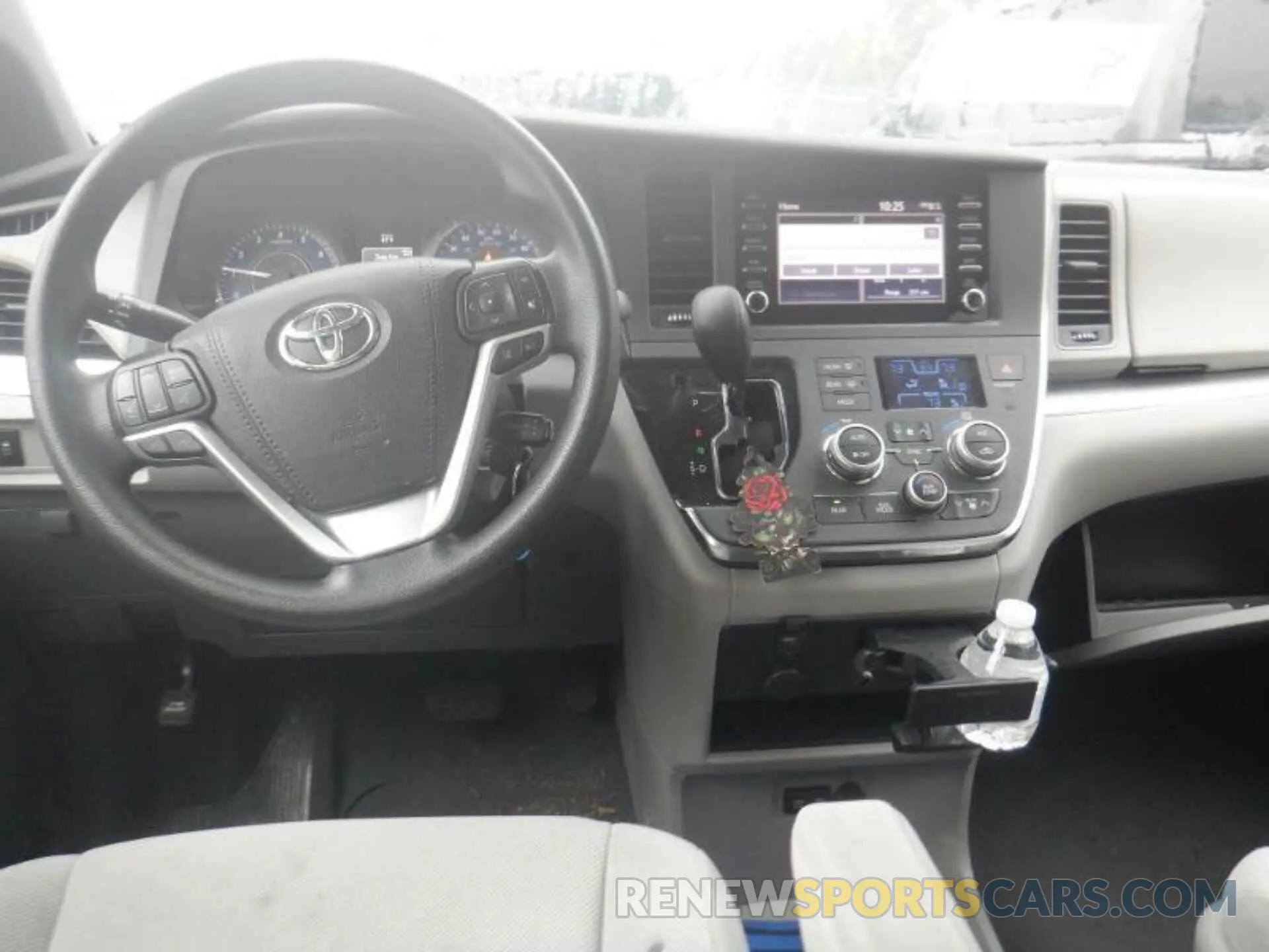 15 Photograph of a damaged car 5TDZZ3DC2KS008944 TOYOTA SIENNA 2019