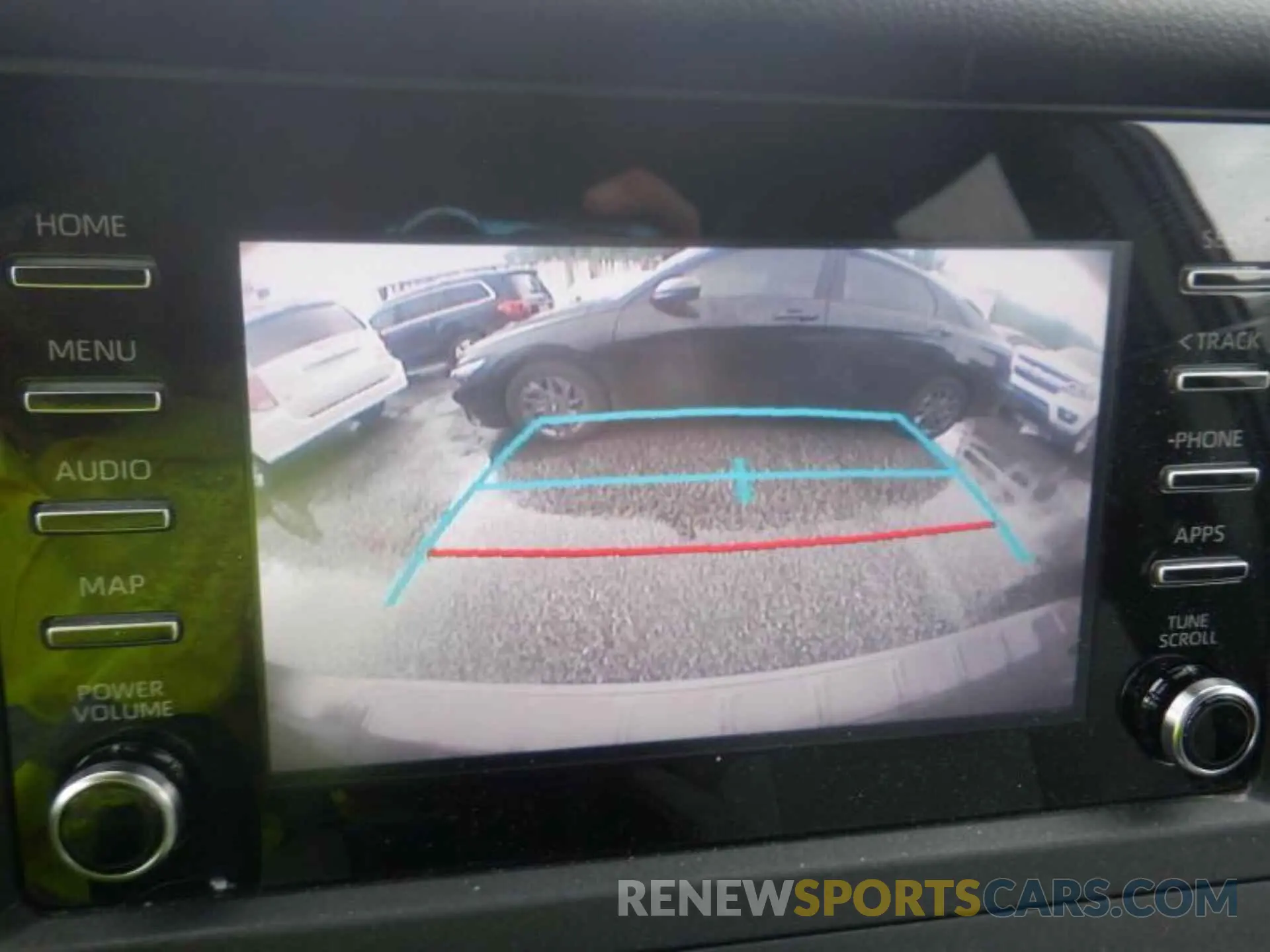 18 Photograph of a damaged car 5TDZZ3DC2KS008944 TOYOTA SIENNA 2019