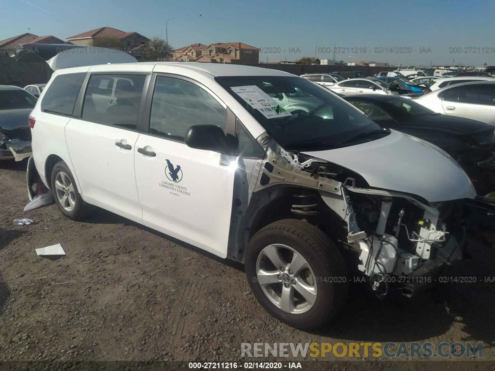 1 Photograph of a damaged car 5TDZZ3DC2KS972492 TOYOTA SIENNA 2019