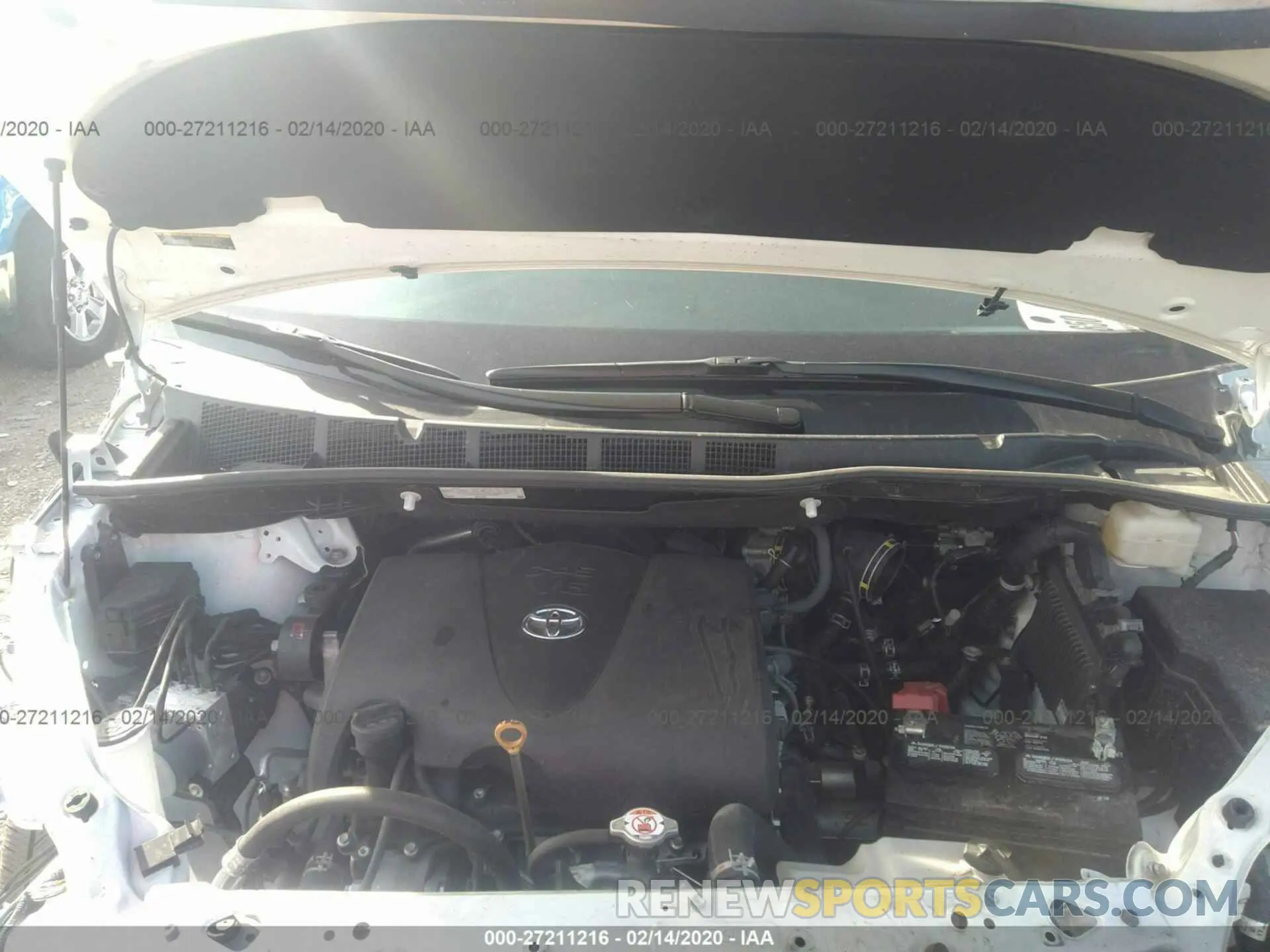 10 Photograph of a damaged car 5TDZZ3DC2KS972492 TOYOTA SIENNA 2019