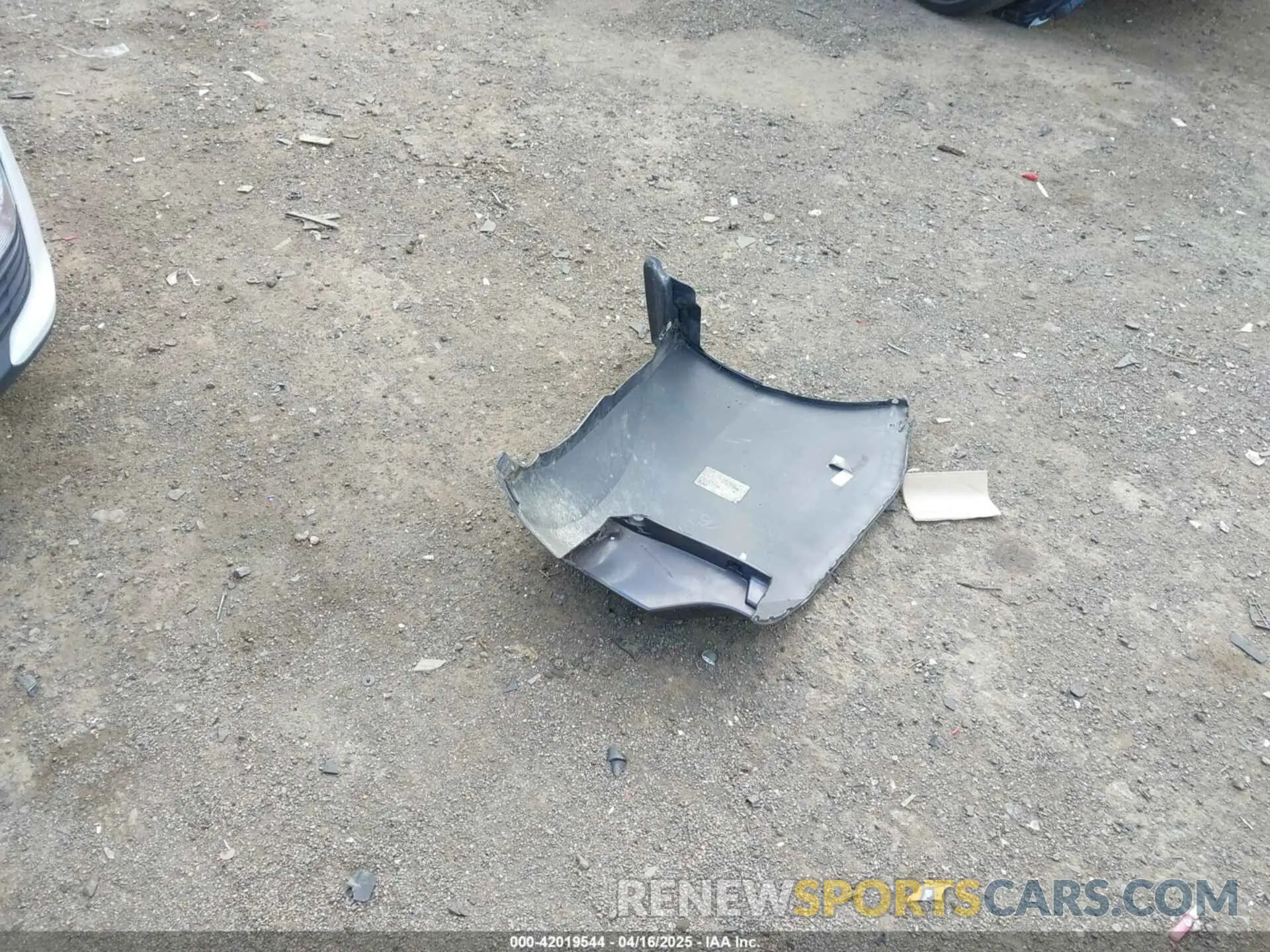12 Photograph of a damaged car 5TDZZ3DC3KS988944 TOYOTA SIENNA 2019