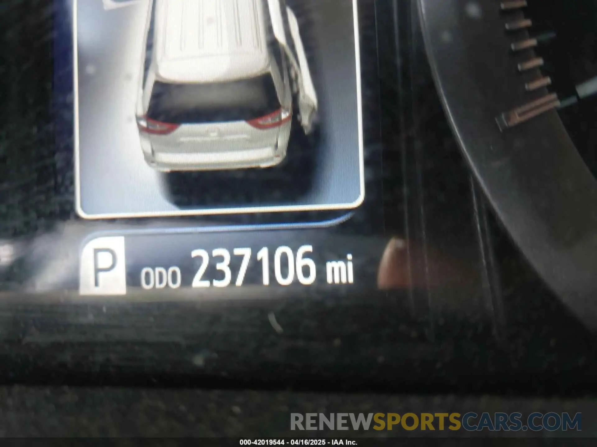 16 Photograph of a damaged car 5TDZZ3DC3KS988944 TOYOTA SIENNA 2019