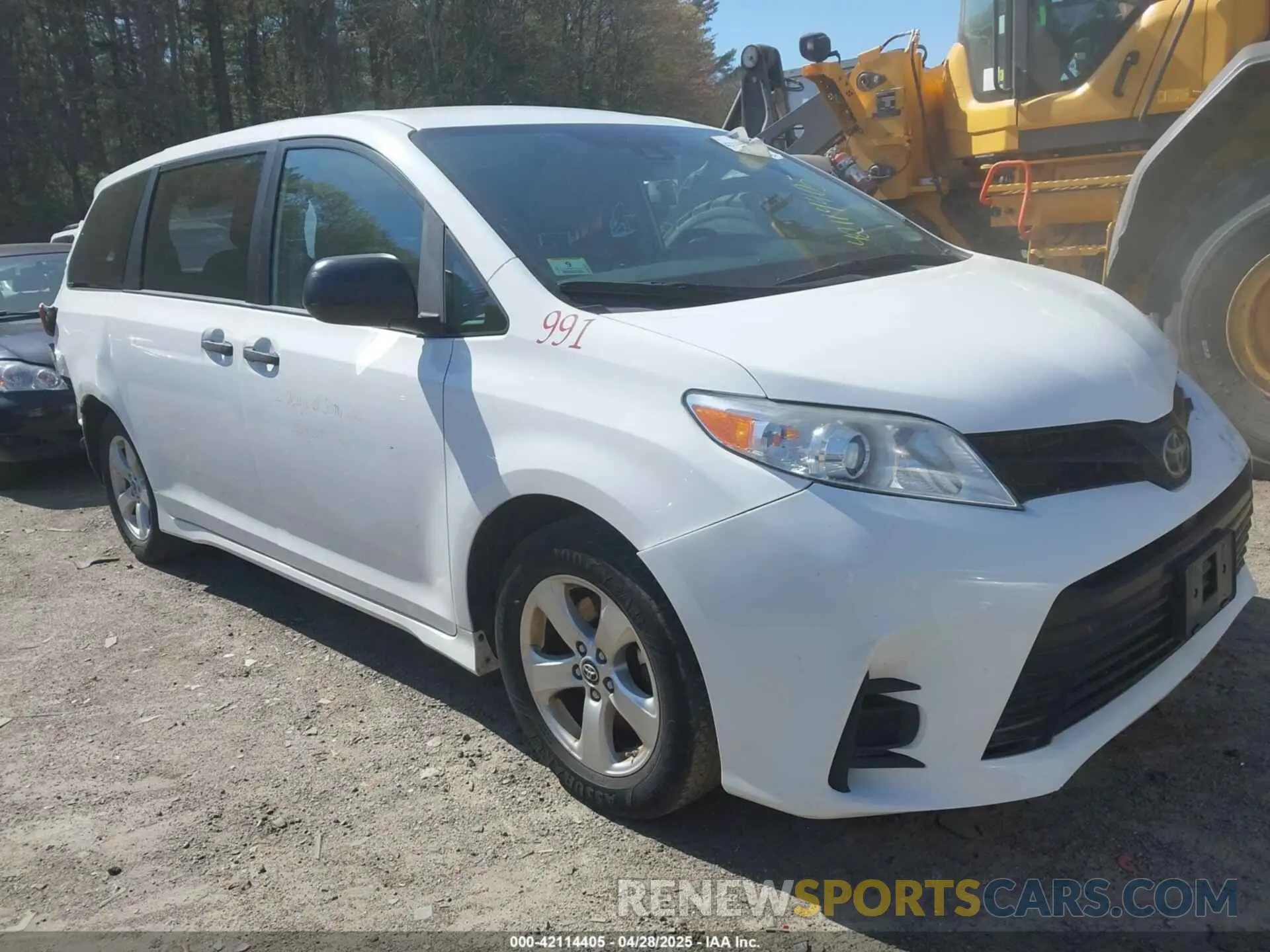 1 Photograph of a damaged car 5TDZZ3DC4KS015569 TOYOTA SIENNA 2019