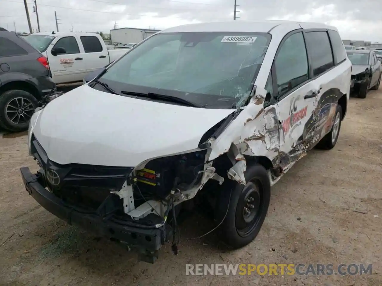 2 Photograph of a damaged car 5TDZZ3DC4KS974518 TOYOTA SIENNA 2019