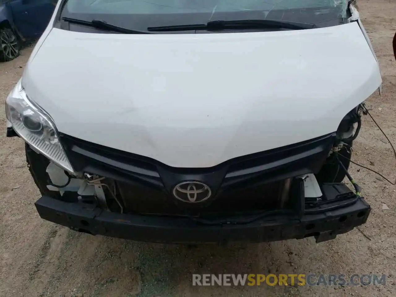 7 Photograph of a damaged car 5TDZZ3DC4KS974518 TOYOTA SIENNA 2019