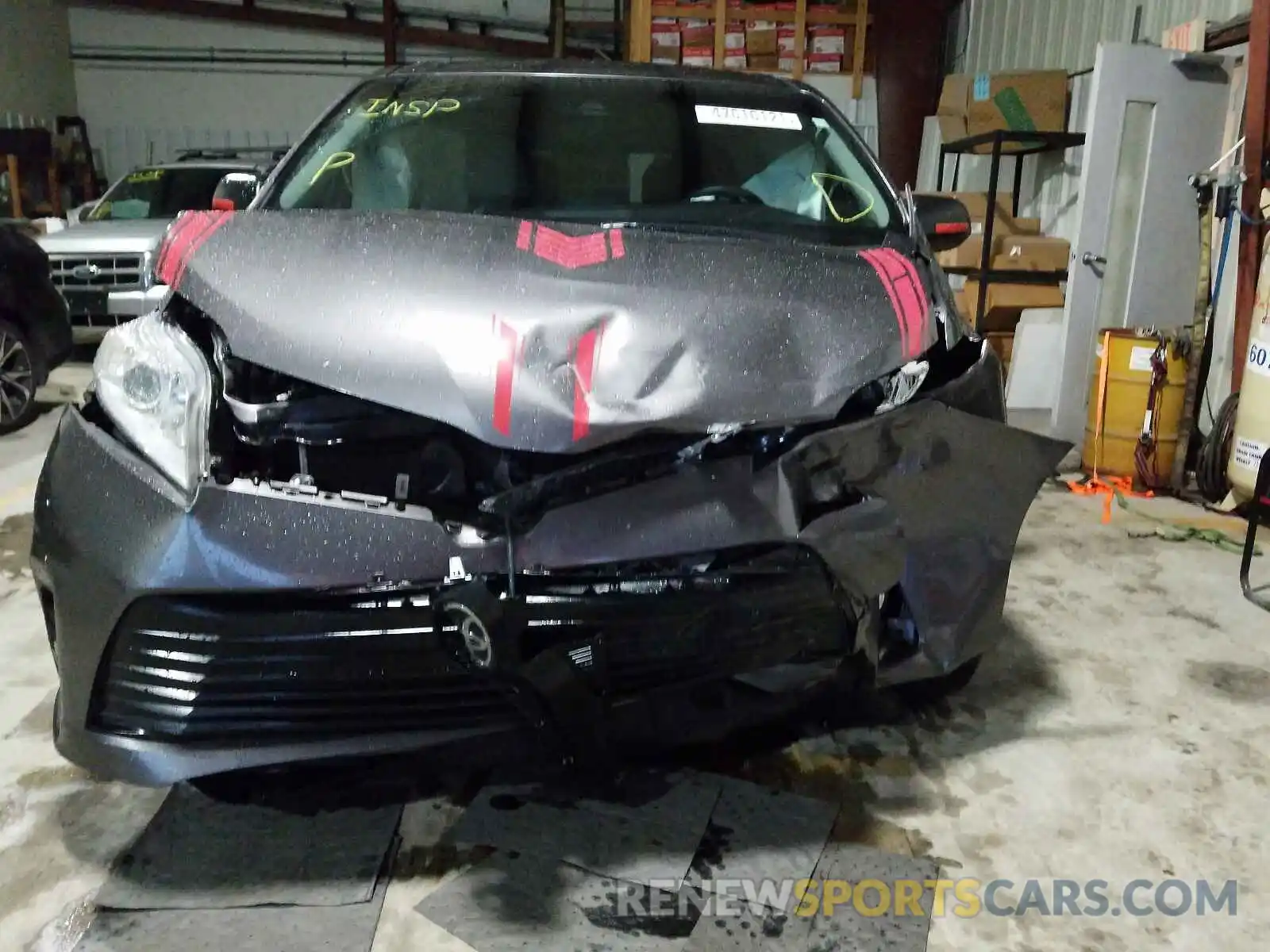 9 Photograph of a damaged car 5TDZZ3DC4KS986622 TOYOTA SIENNA 2019