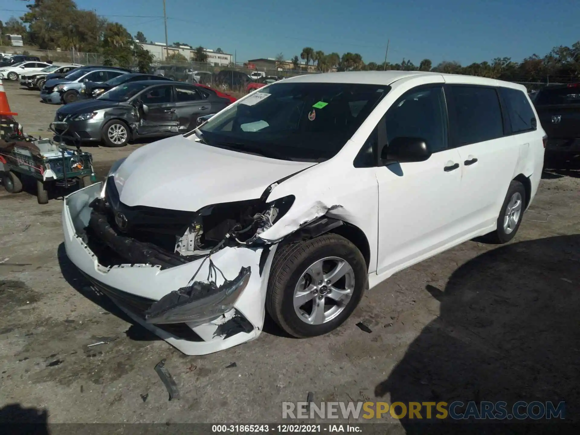 2 Photograph of a damaged car 5TDZZ3DC4KS991657 TOYOTA SIENNA 2019