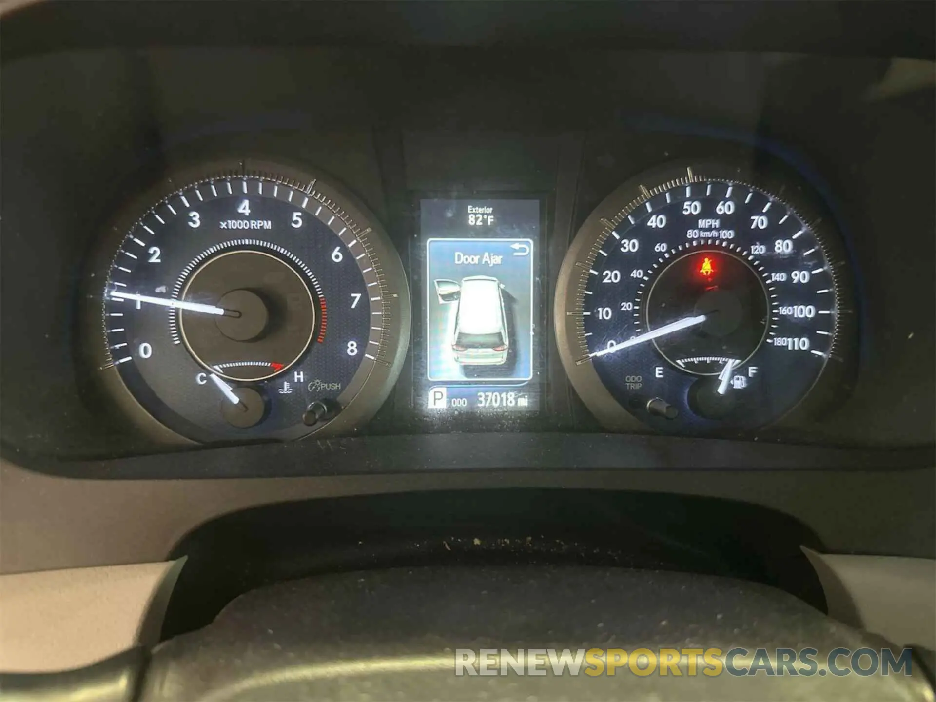 18 Photograph of a damaged car 5TDZZ3DC5KS001485 TOYOTA SIENNA 2019