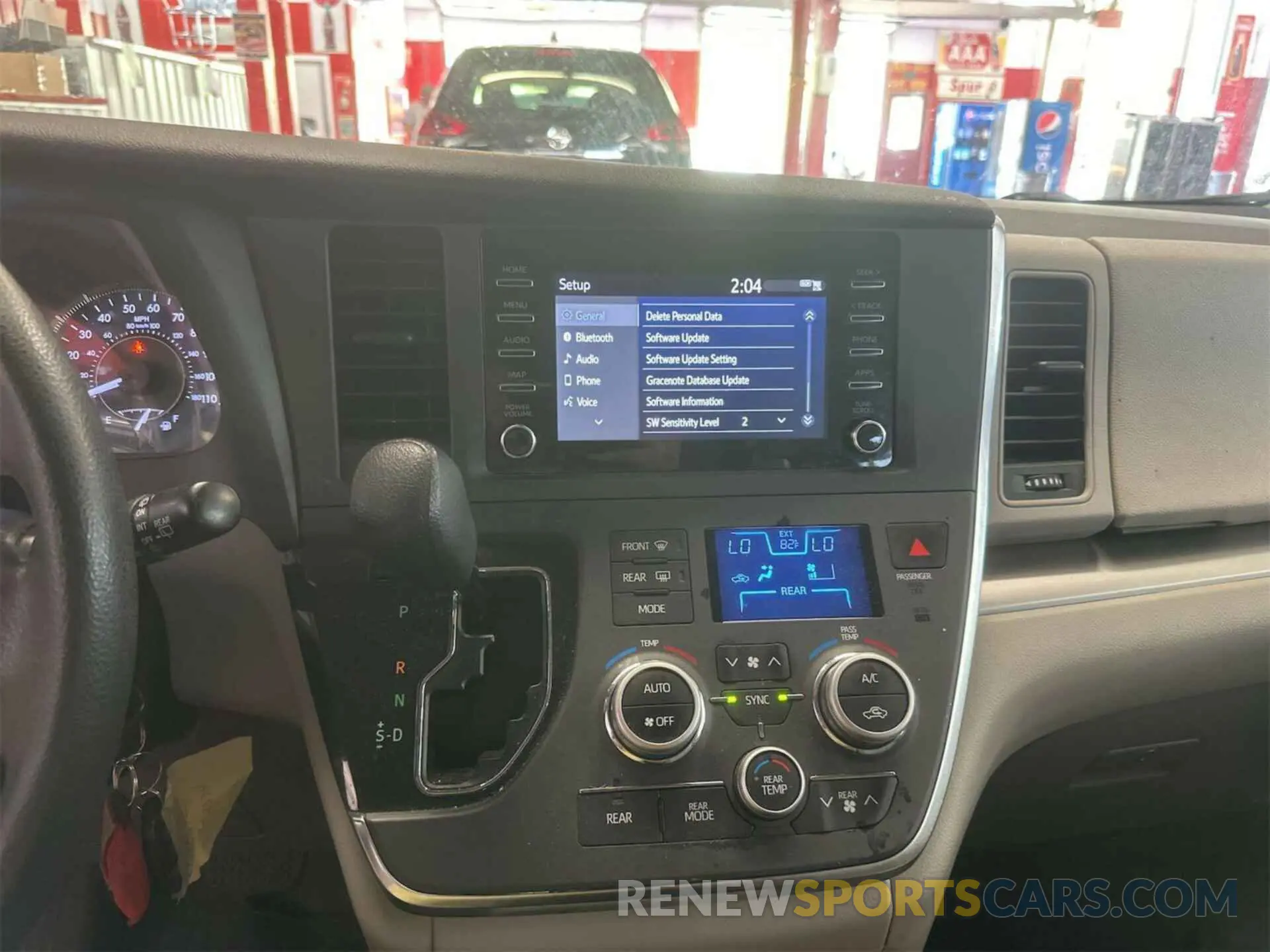 19 Photograph of a damaged car 5TDZZ3DC5KS001485 TOYOTA SIENNA 2019